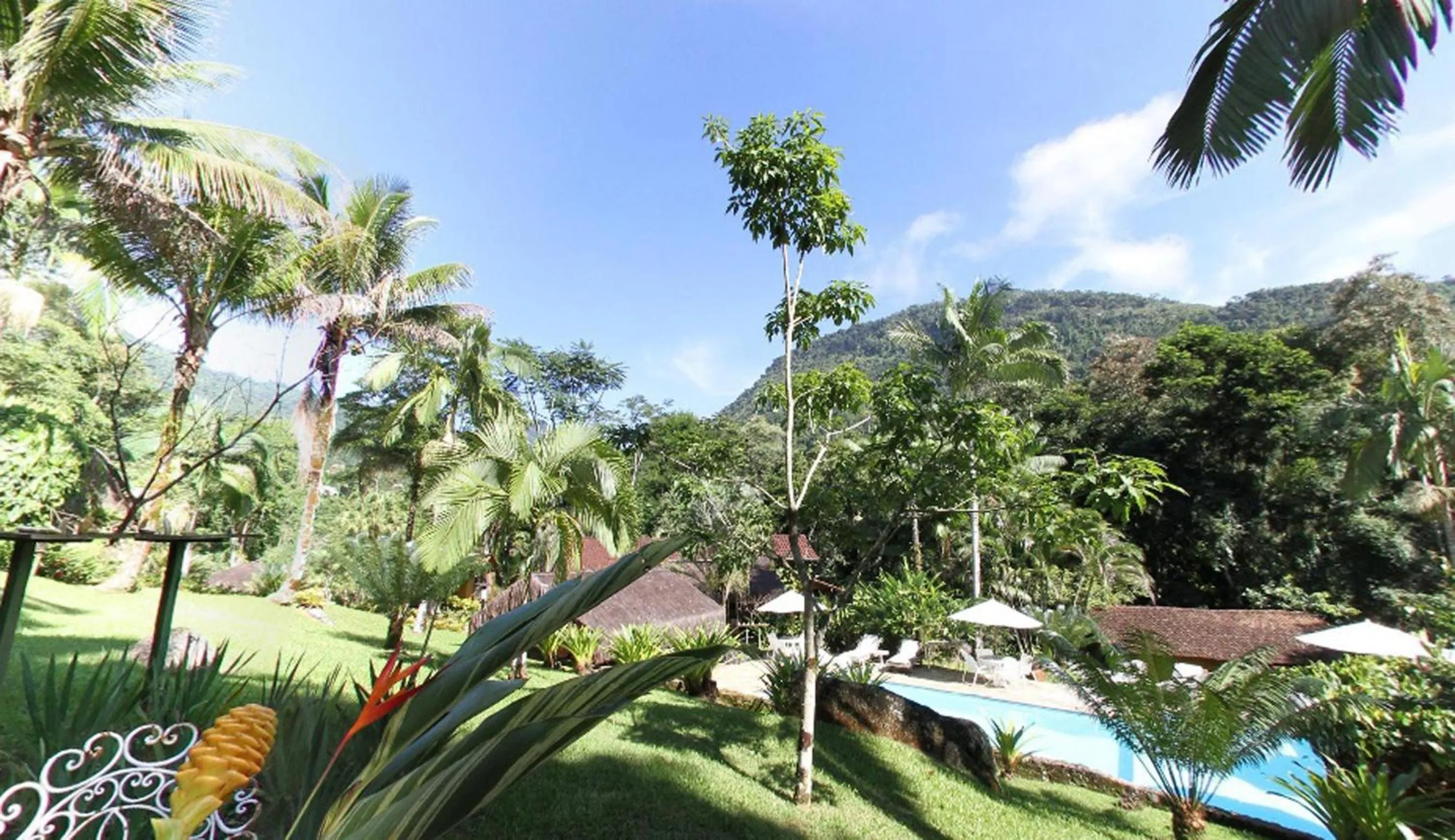 Pool view in Pousada Bromélias