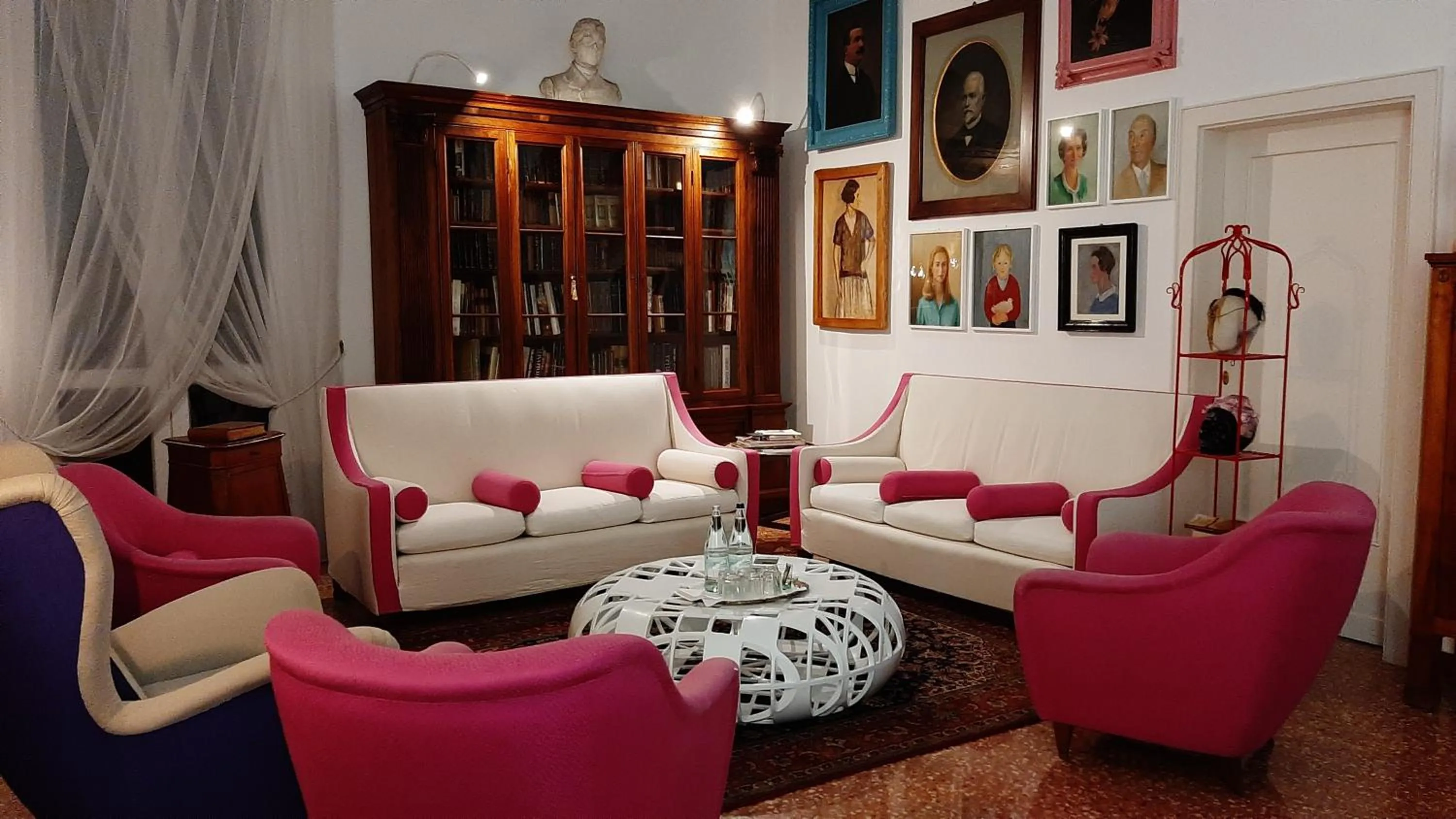 Communal lounge/ TV room in Casa Bertagni