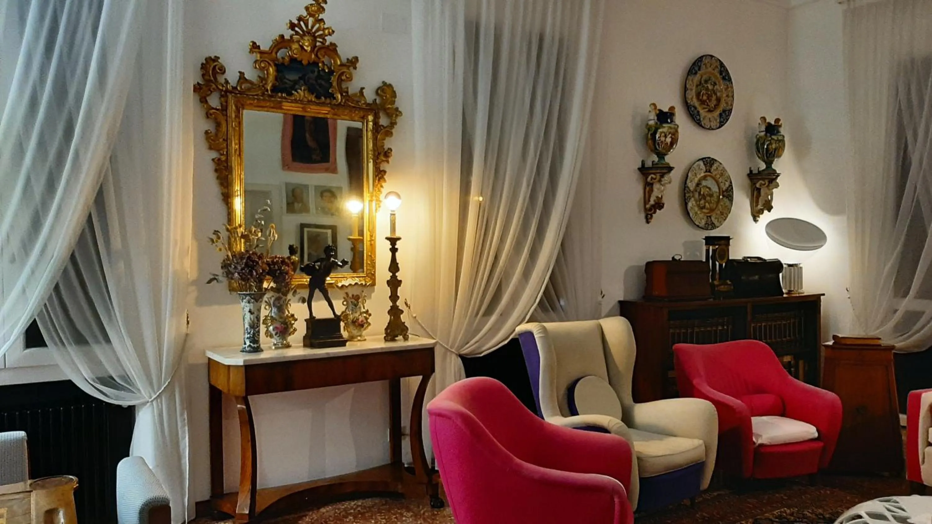 Communal lounge/ TV room in Casa Bertagni