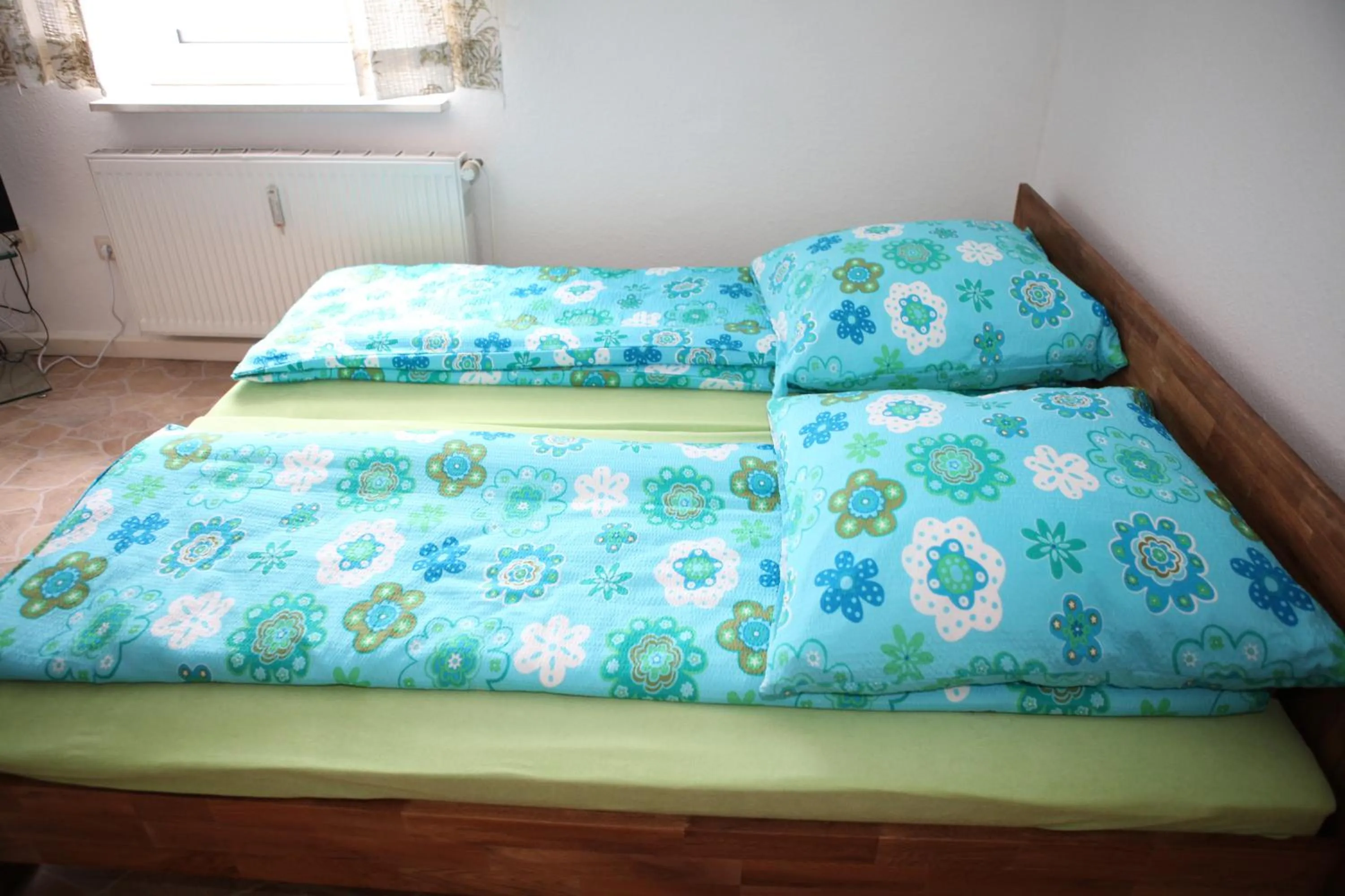 Bedroom, Bed in Bermuda Apartment