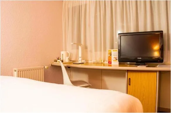 Bed in initial by balladins La Roche-sur-Yon