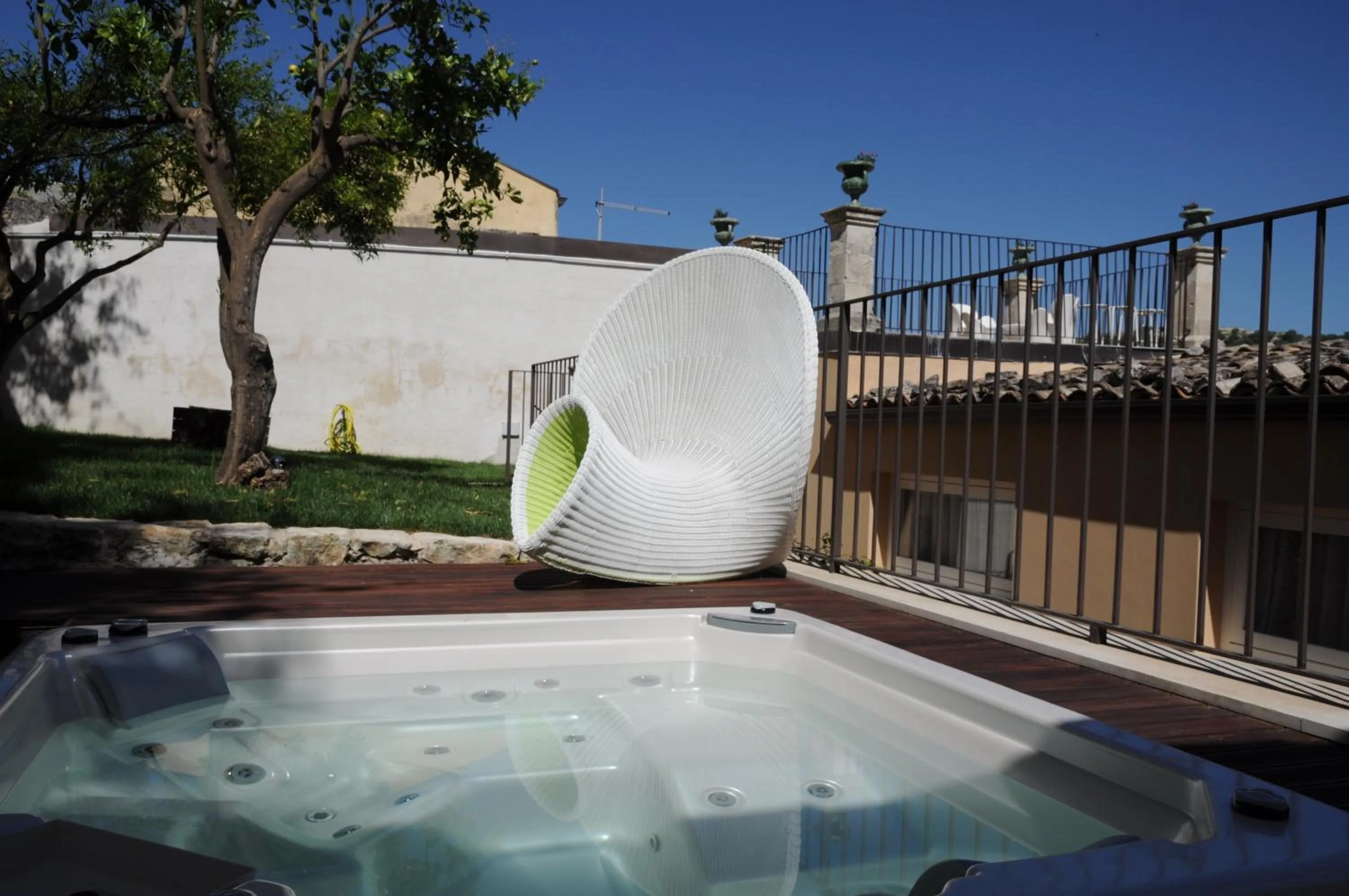 Hot Tub in Iblainsuite