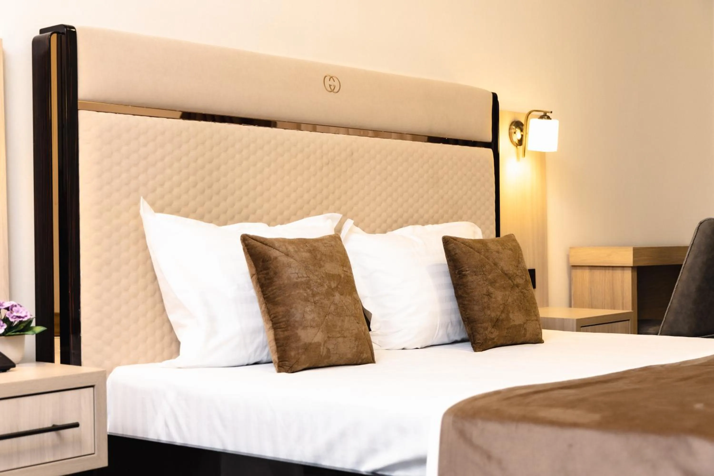 Photo of the whole room, Bed in Art Royal