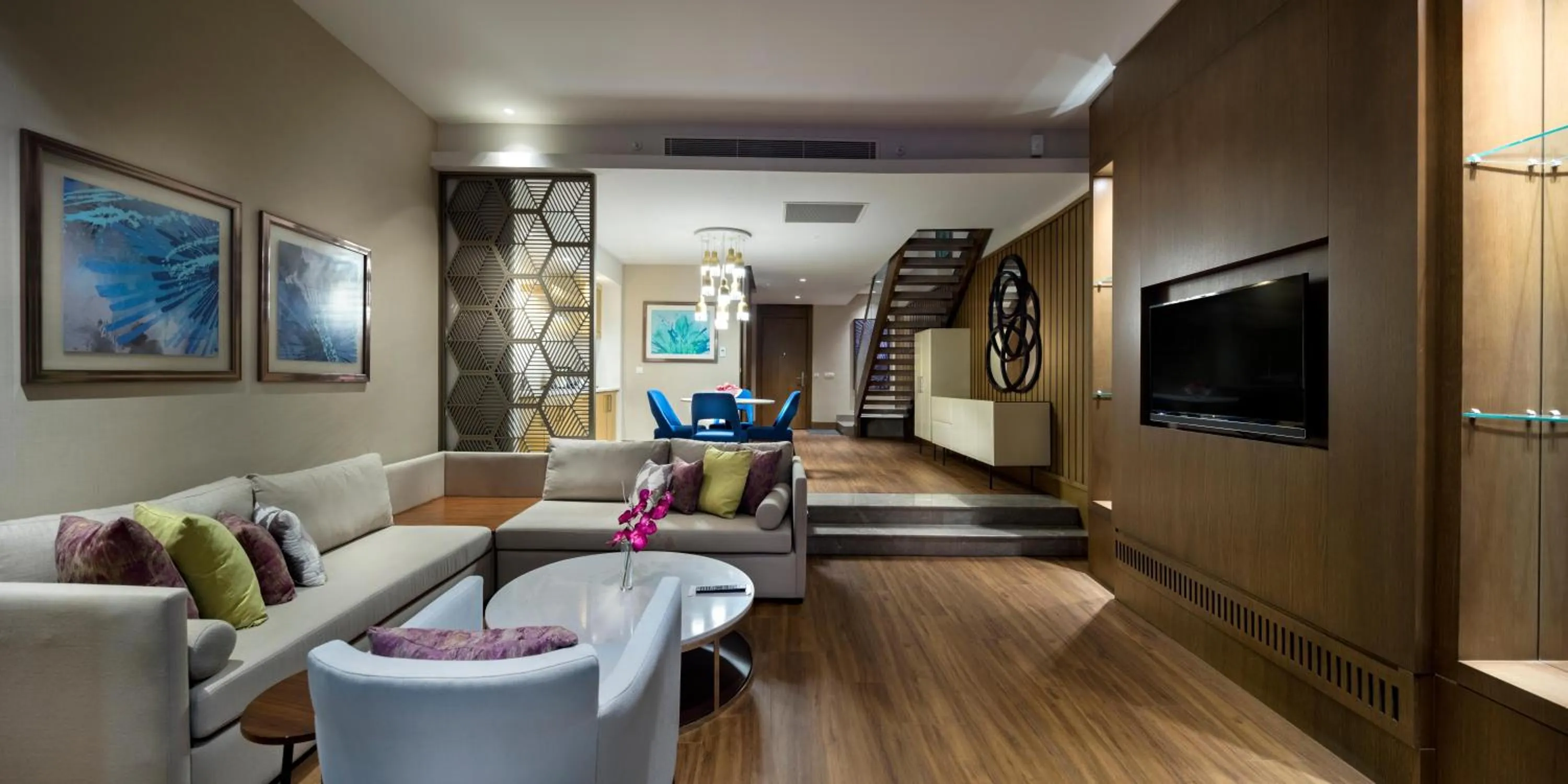 Photo of the whole room in Trendy Lara