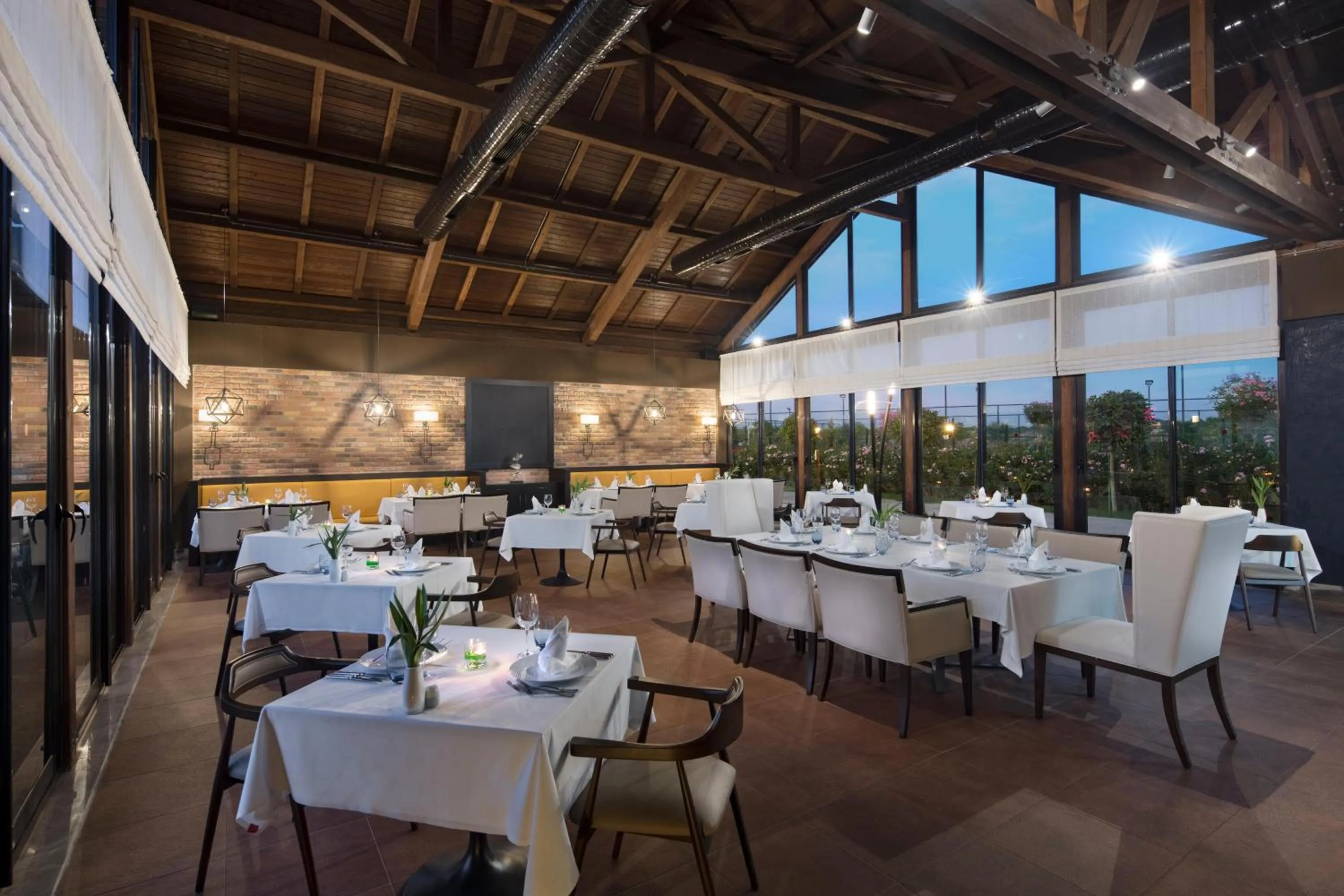 Restaurant/places to eat in Trendy Lara