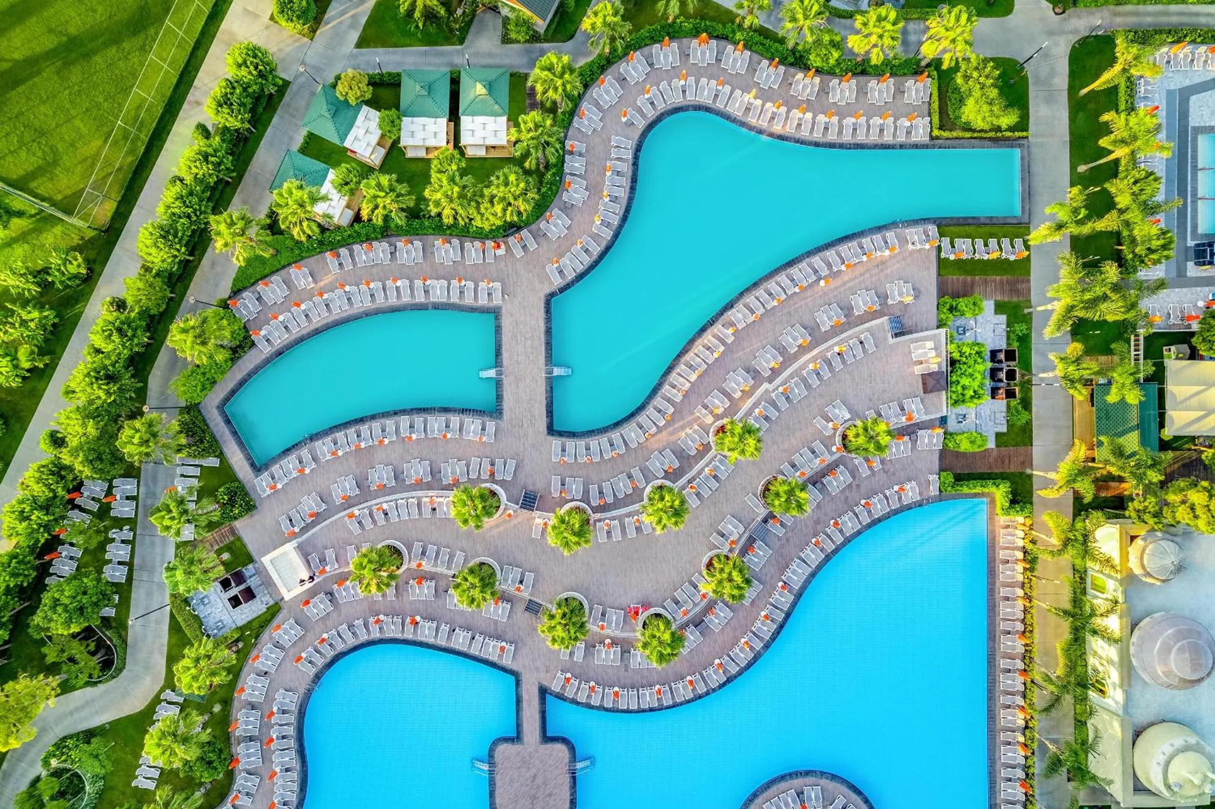 Swimming pool in Trendy Lara