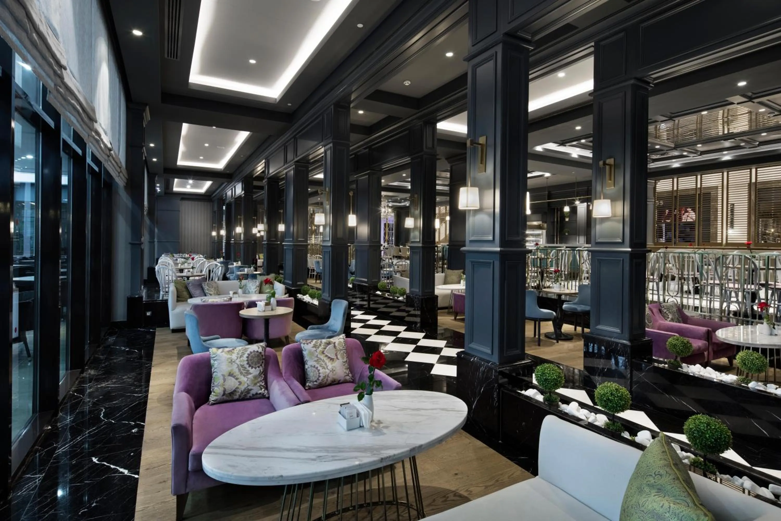 Lounge or bar in Trendy Lara