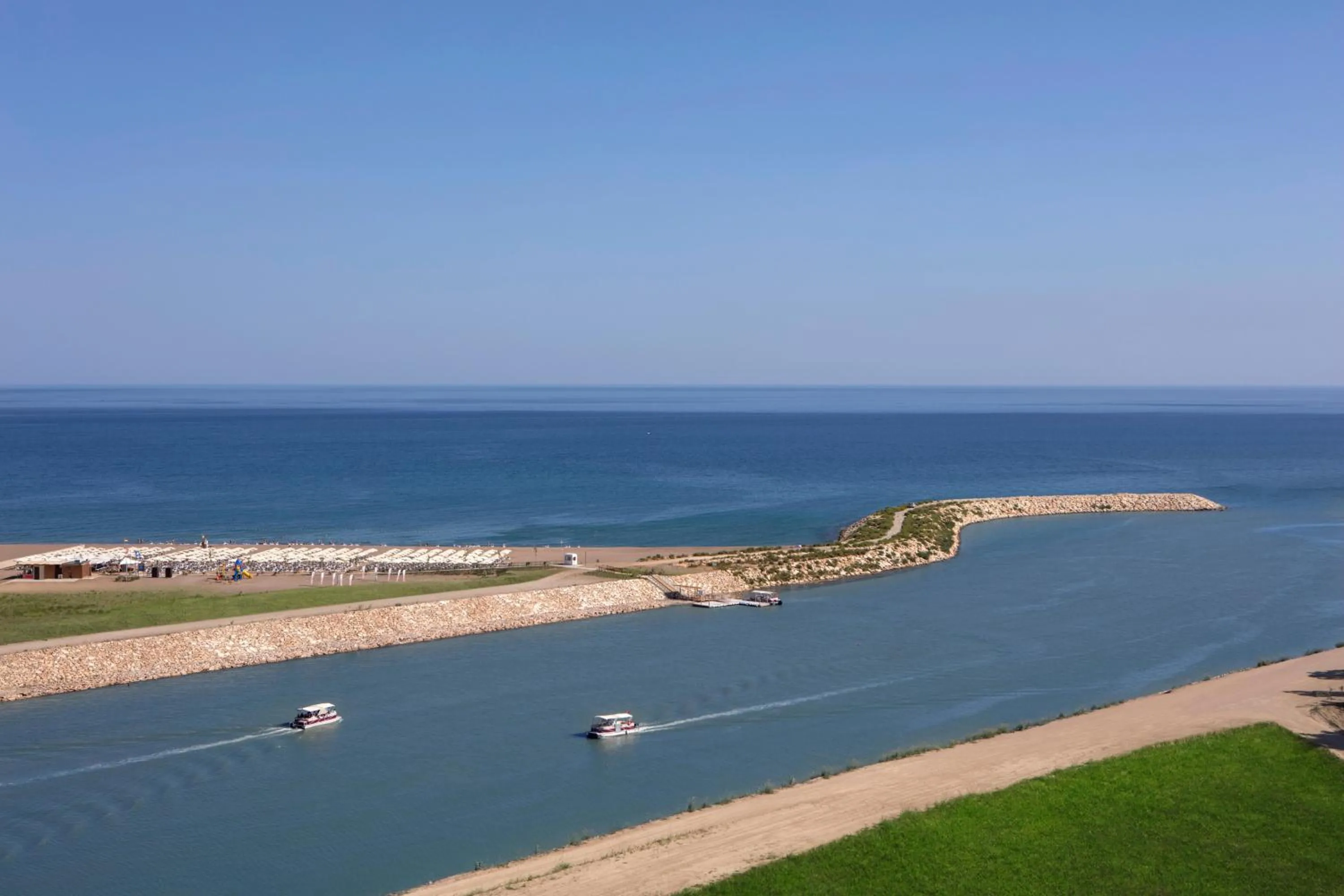 Beach in Trendy Lara