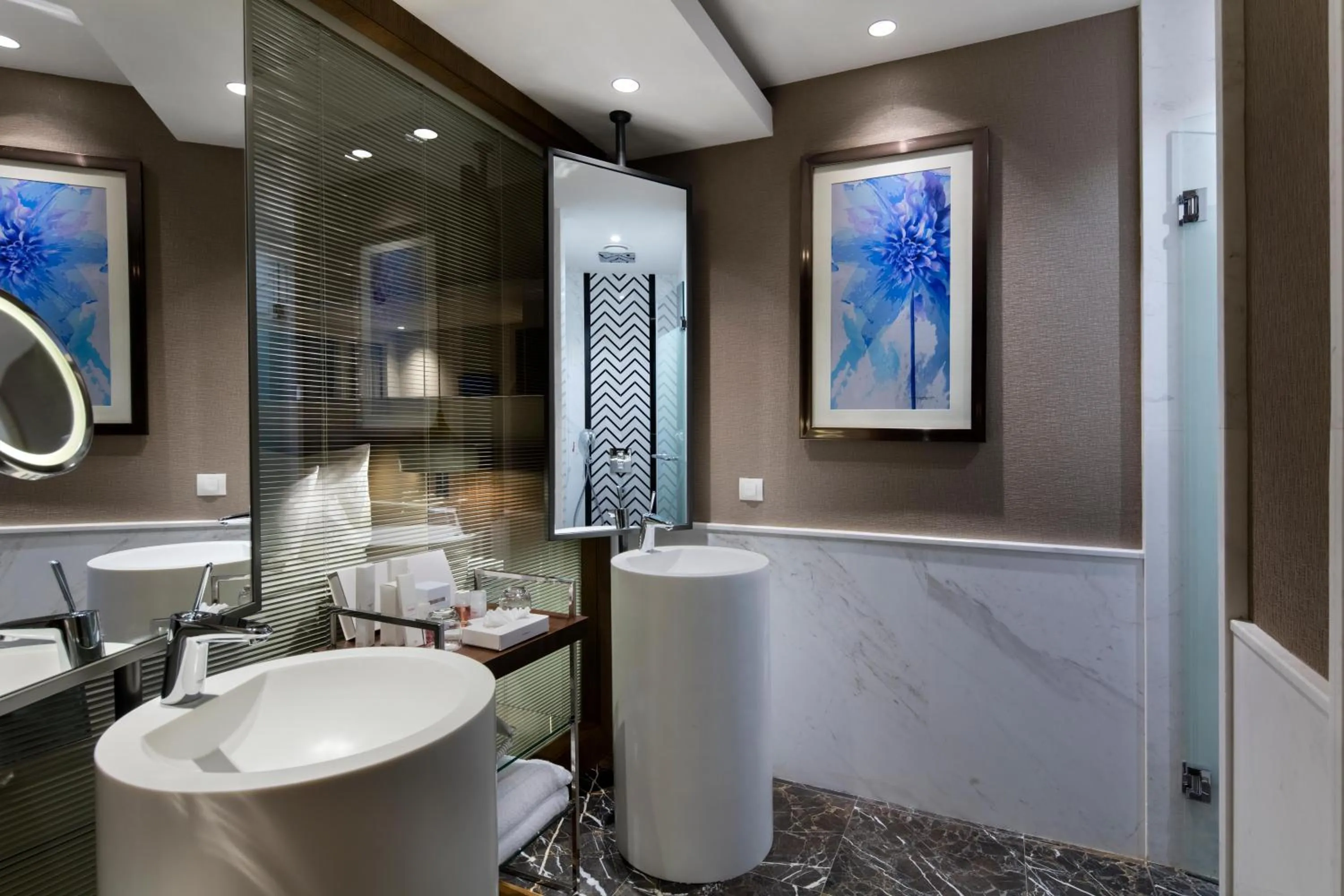 Bathroom in Trendy Lara