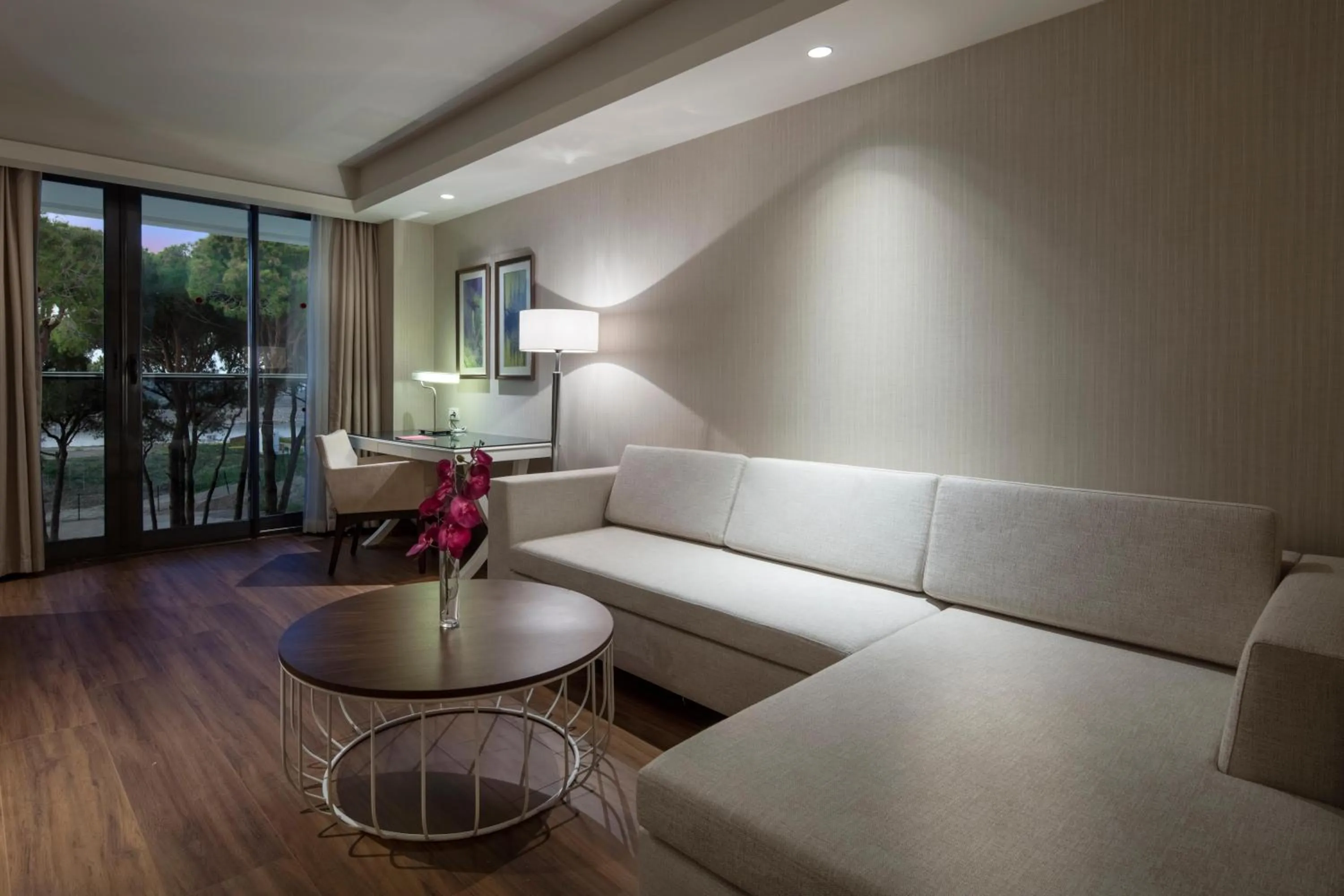 Photo of the whole room in Trendy Lara