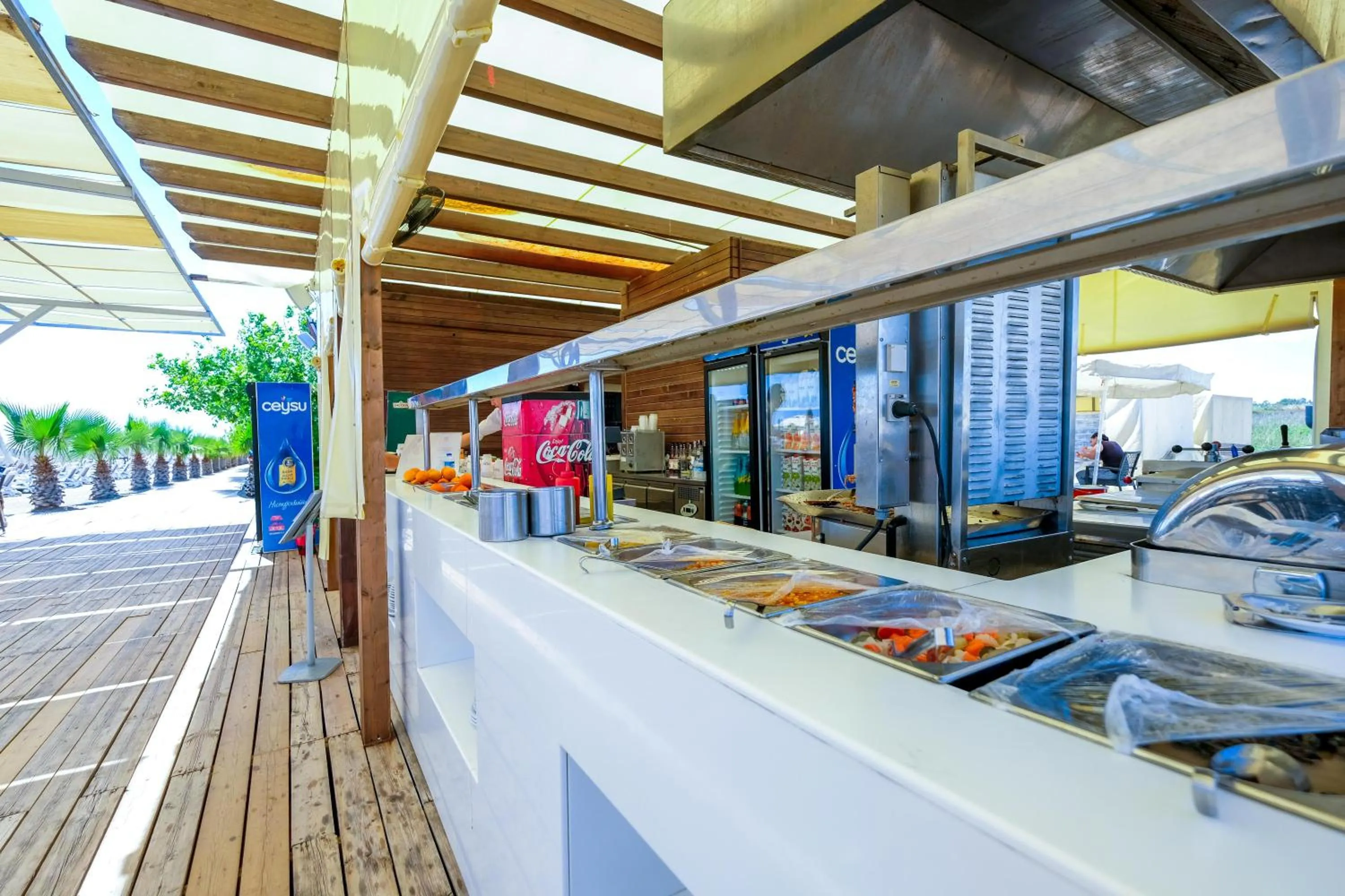 Lounge or bar in Trendy Lara