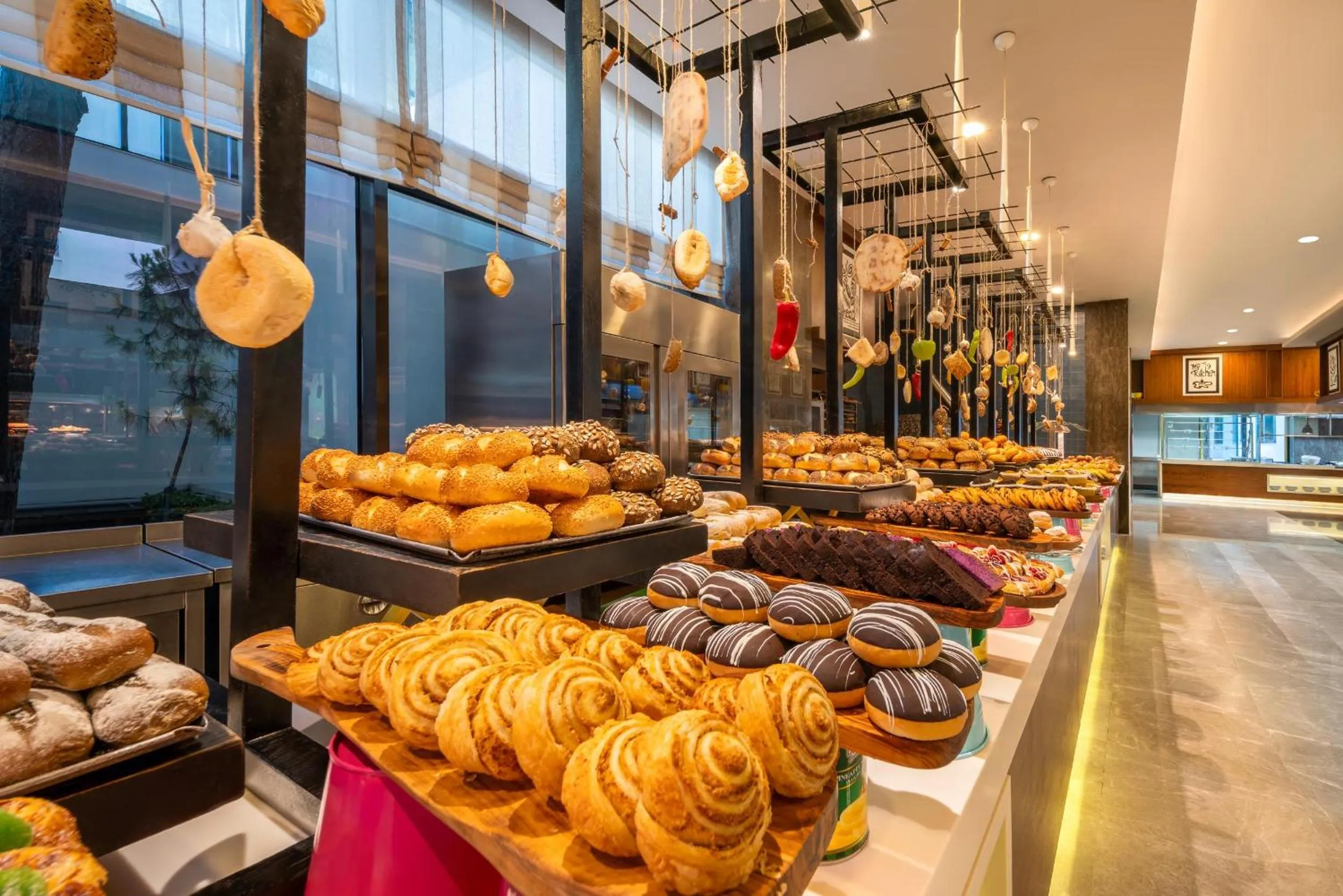 Restaurant/places to eat in Trendy Lara