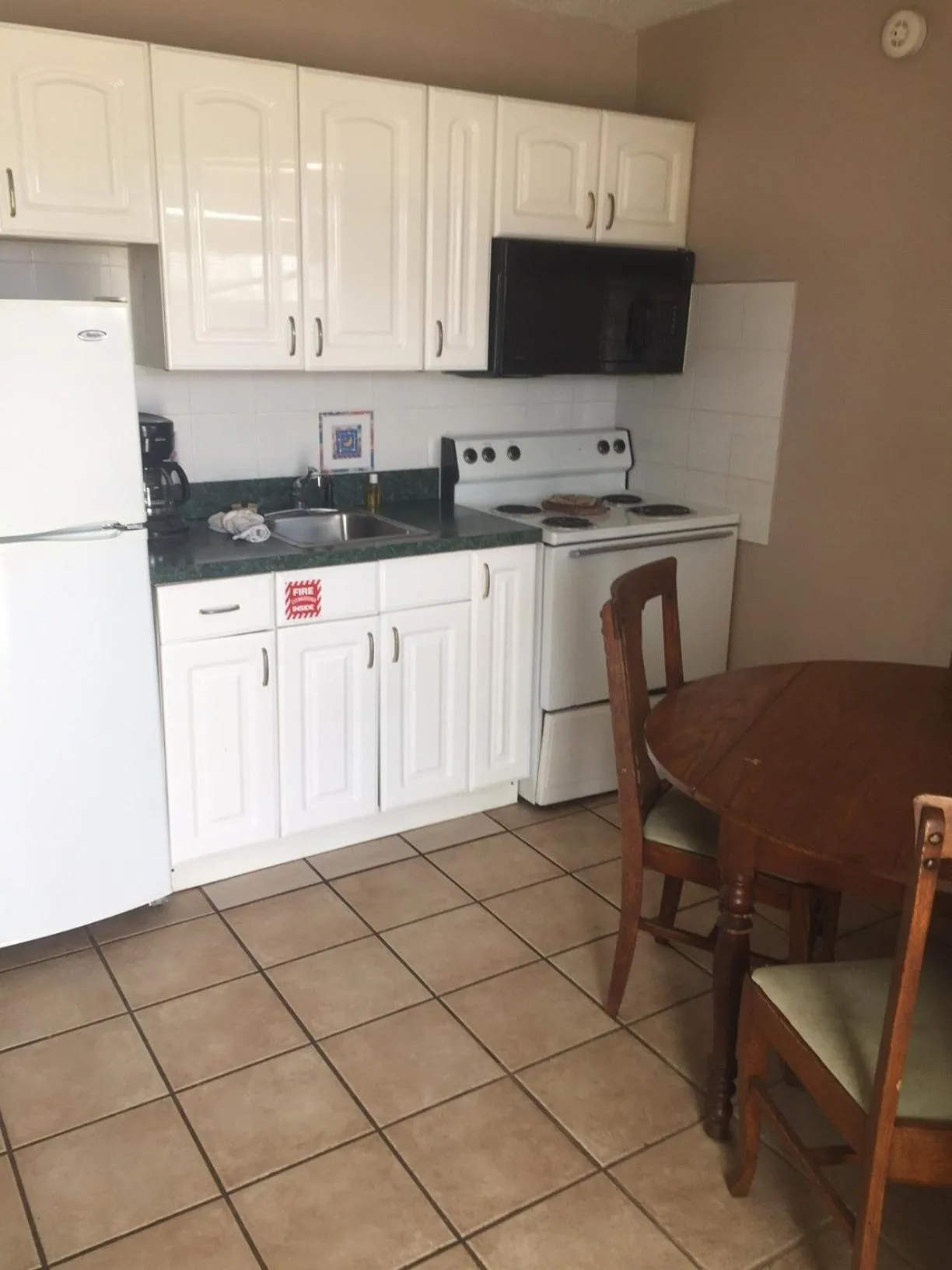 Dining area in SeaScape Inn - Daytona Beach Shores