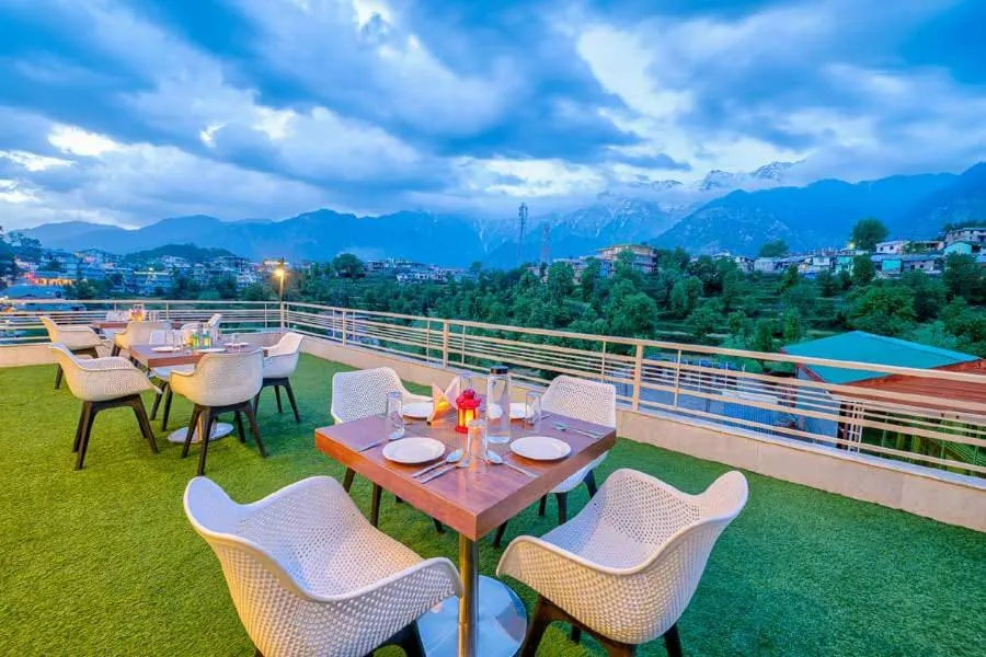 Restaurant/places to eat in Kamal Residency