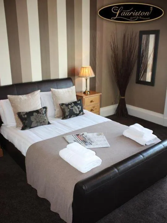 Bedroom in Lauriston Hotel