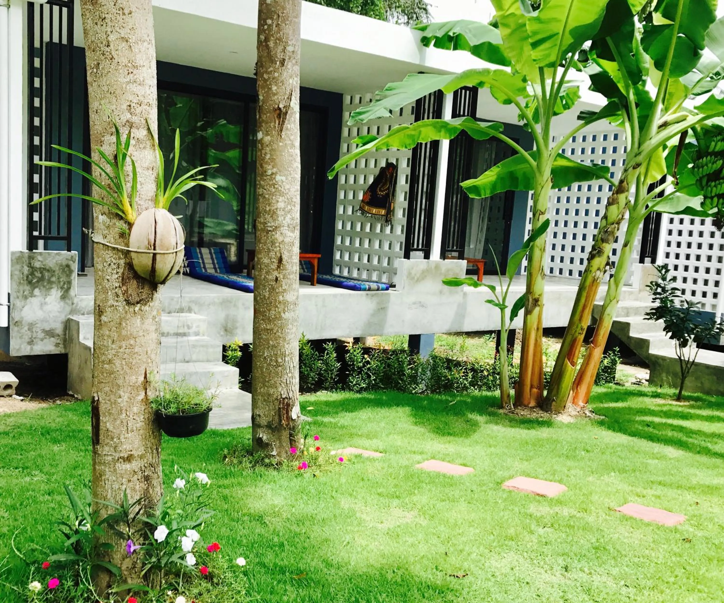 Photo of the whole room in Kiri Tawan