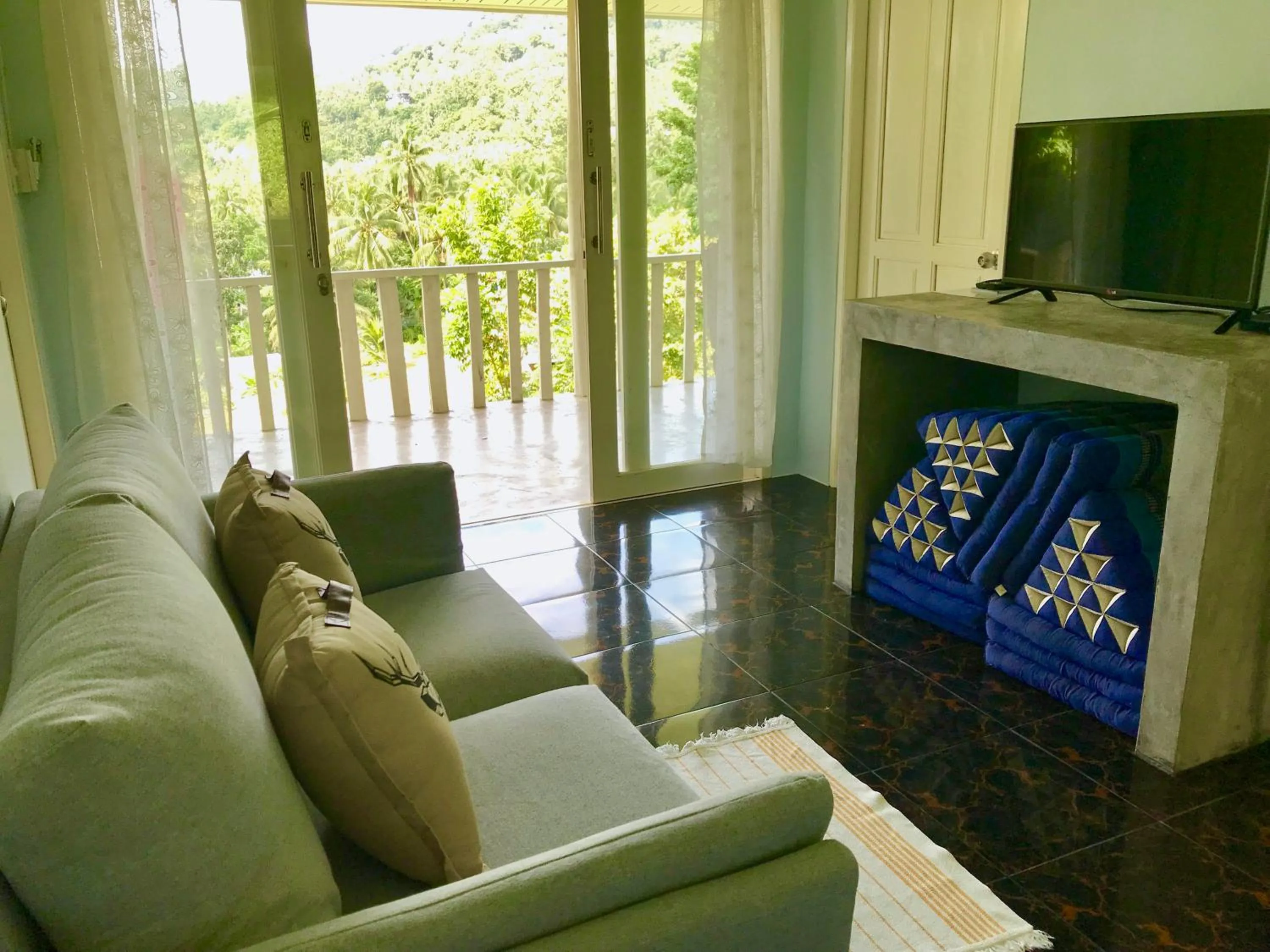 TV and multimedia in Kiri Tawan