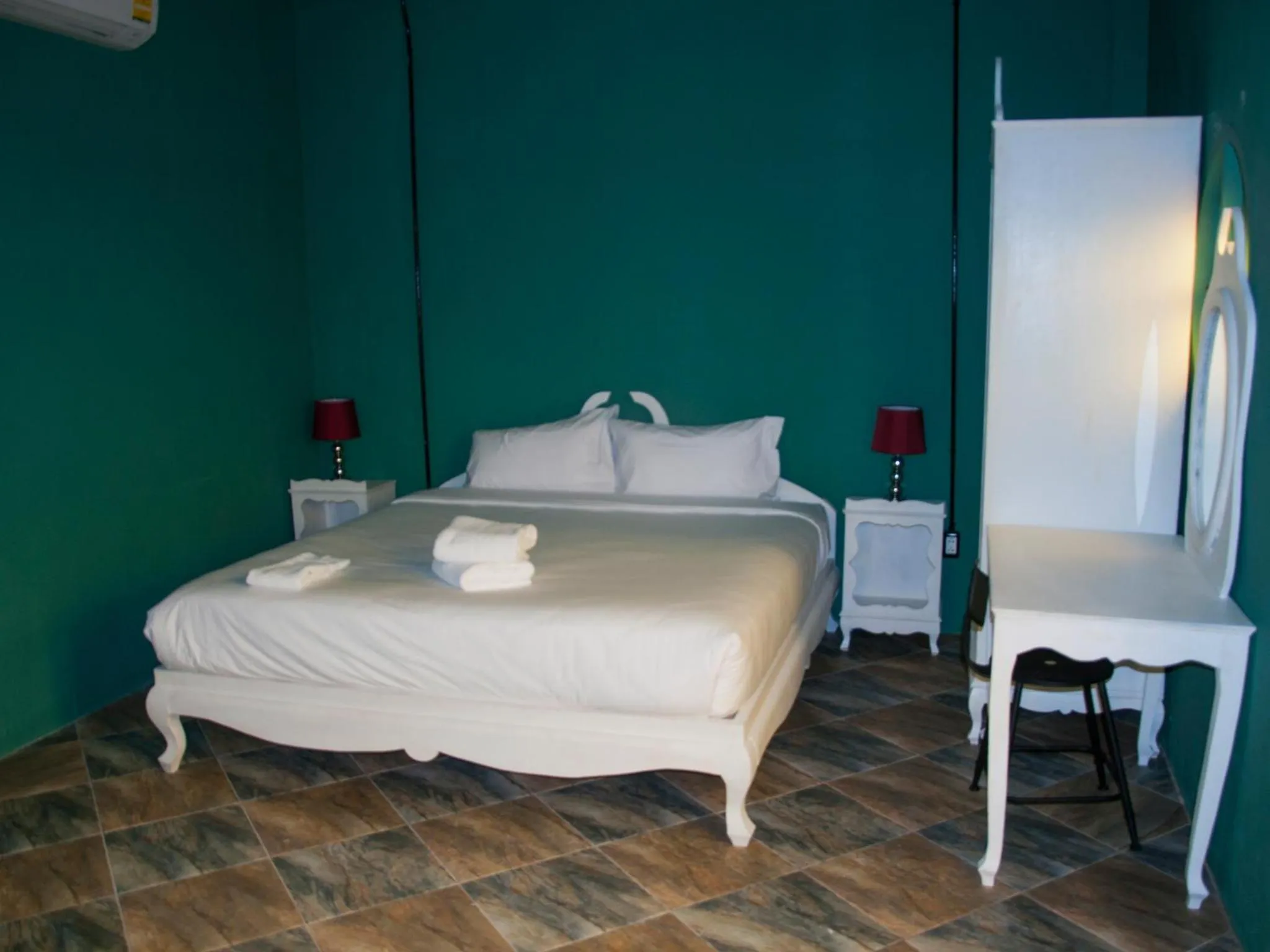 Shower, Bed in Casacool Hotel