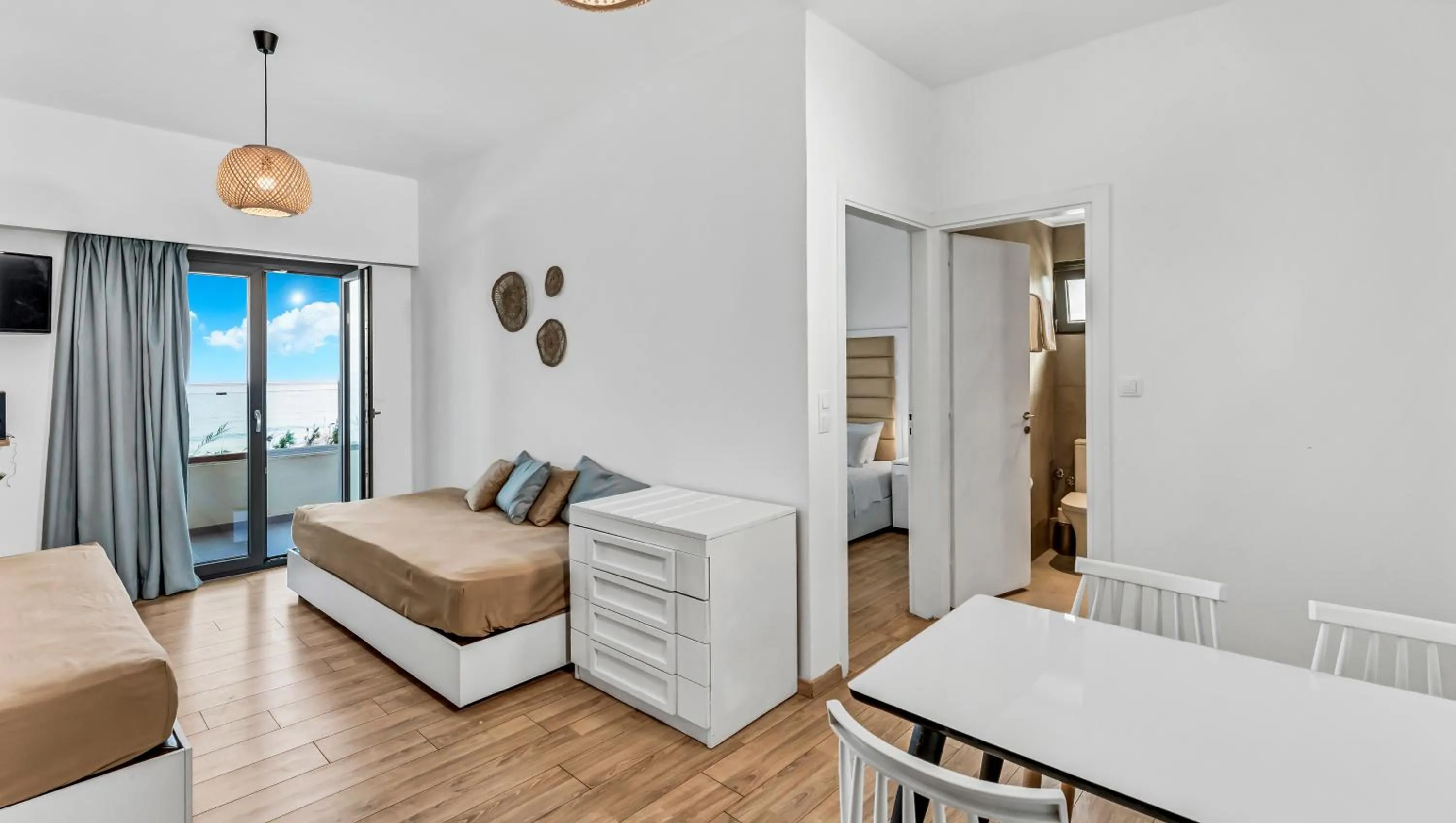 Living room, Bed in Sunset Beach Hotel