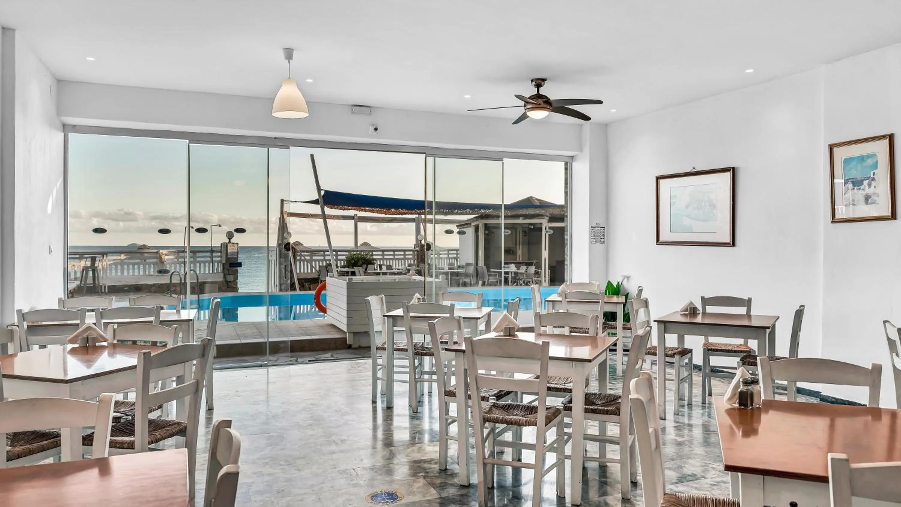 Restaurant/places to eat in Sunset Beach Hotel