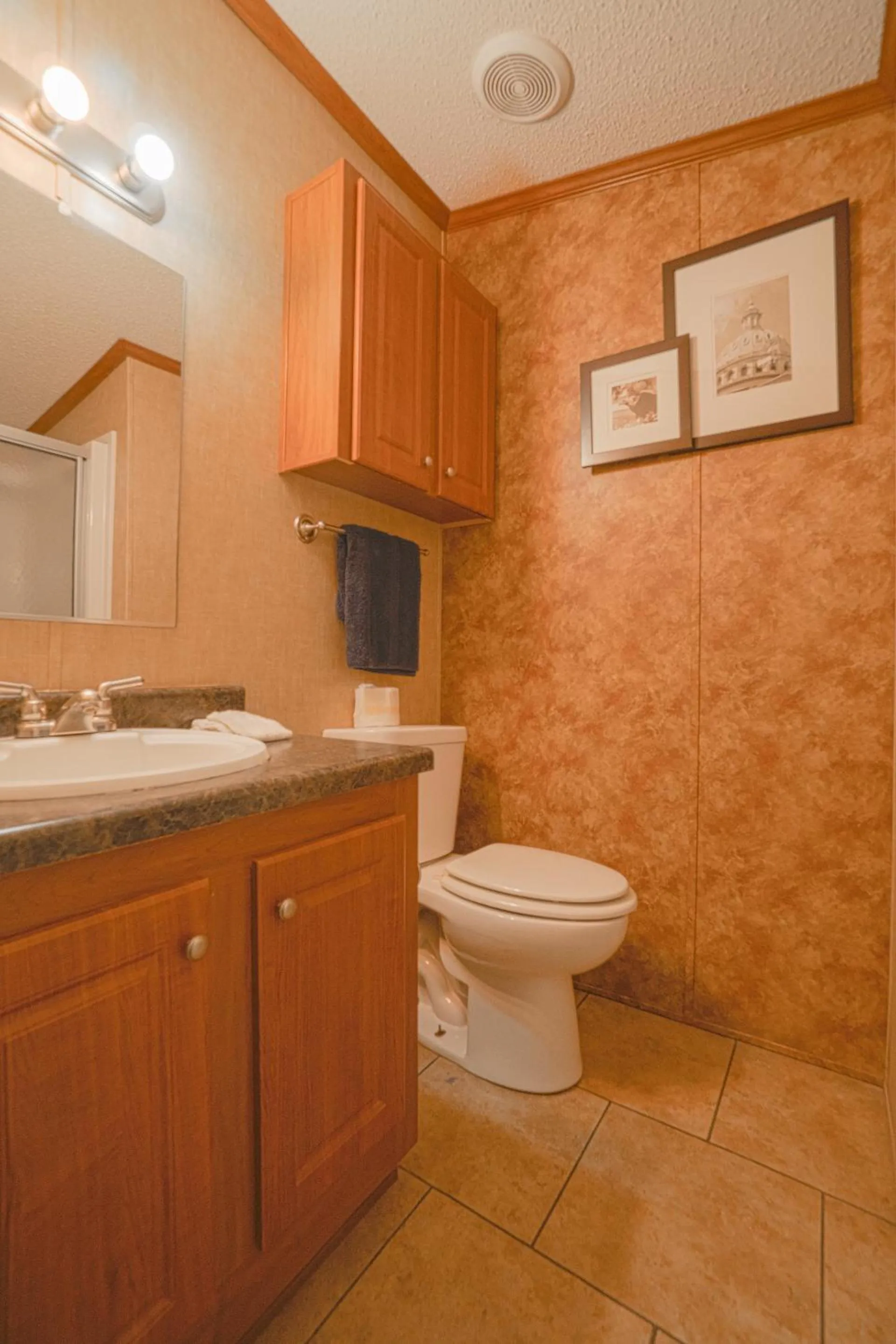 Bathroom in Grand Eagle Ford Lodge & RV Park
