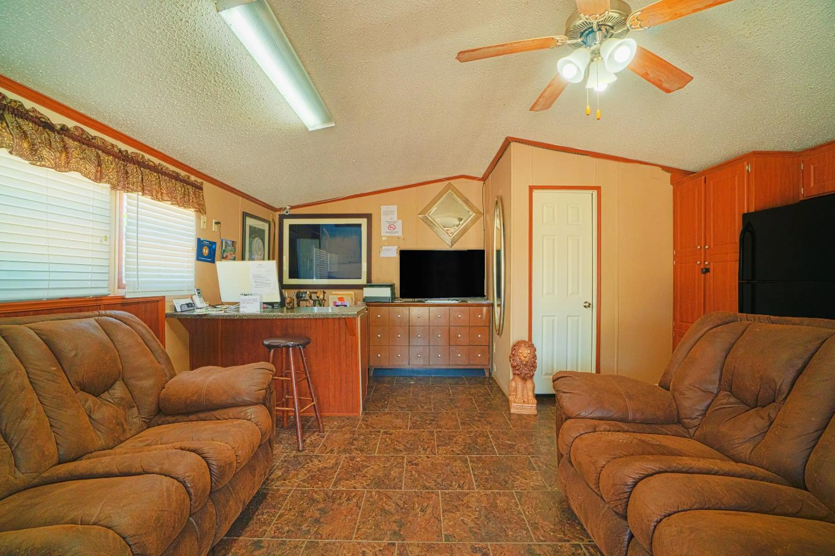 Lobby or reception in Grand Eagle Ford Lodge & RV Park
