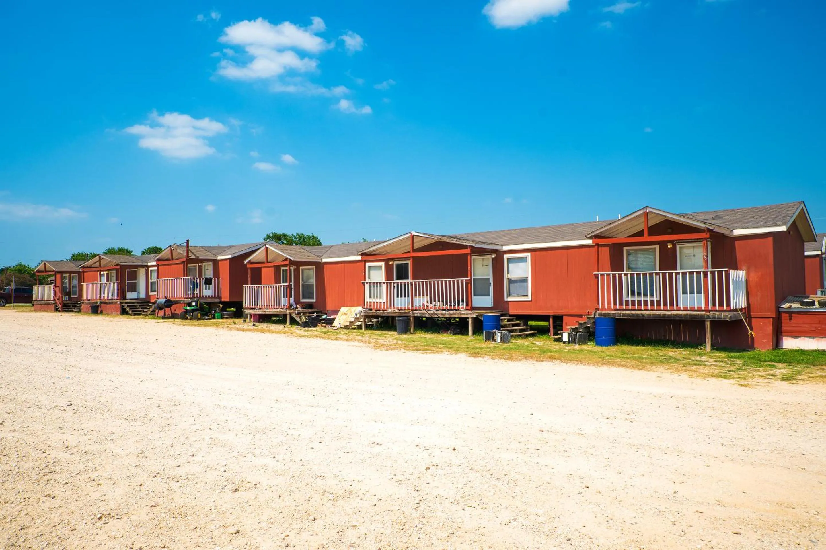 Property building in Grand Eagle Ford Lodge & RV Park