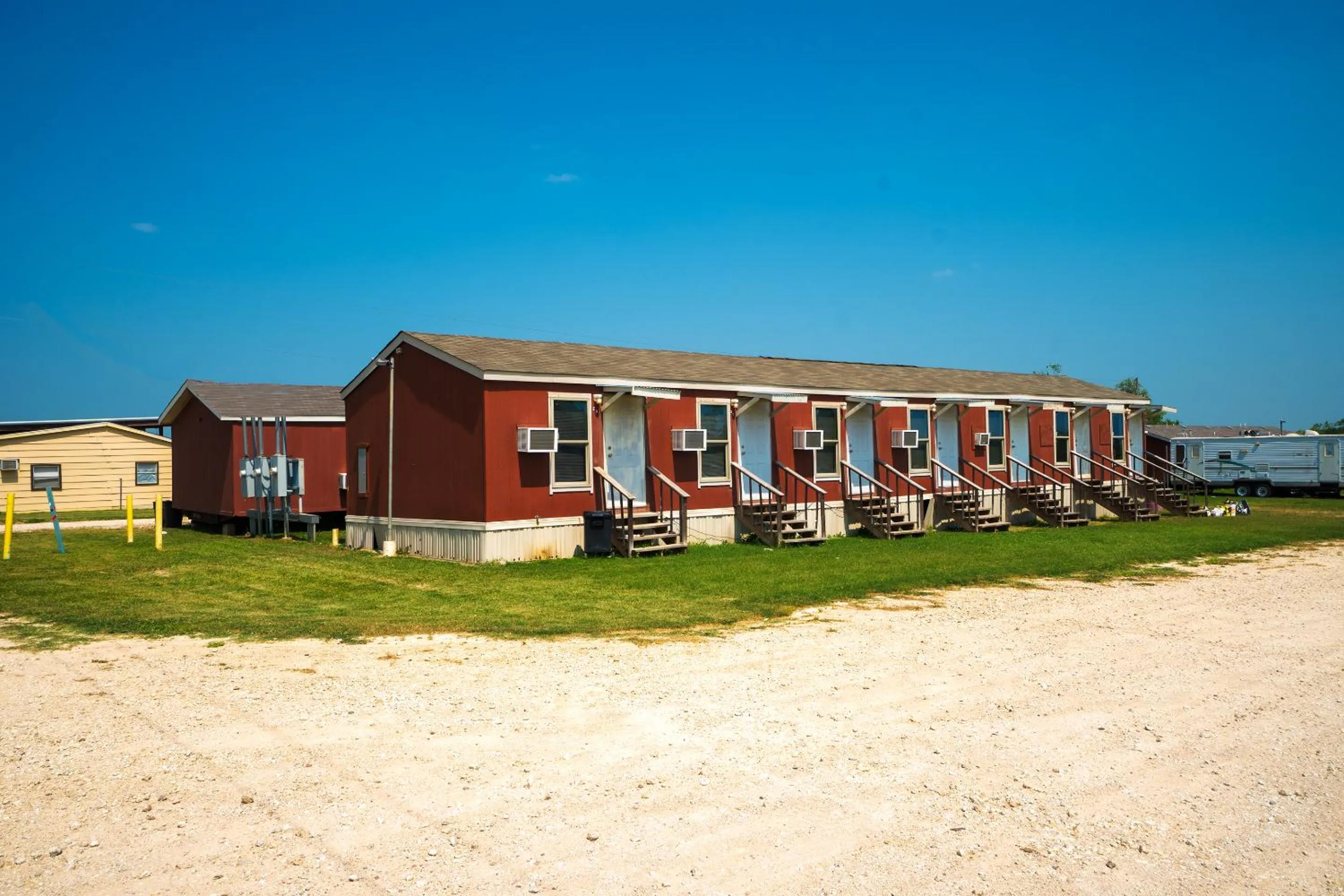 Facade/entrance in Grand Eagle Ford Lodge & RV Park