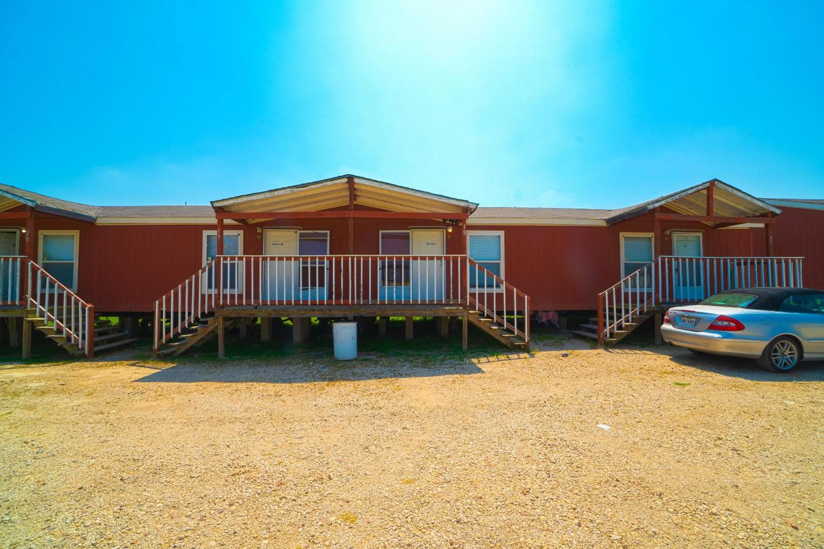 Parking in Grand Eagle Ford Lodge & RV Park