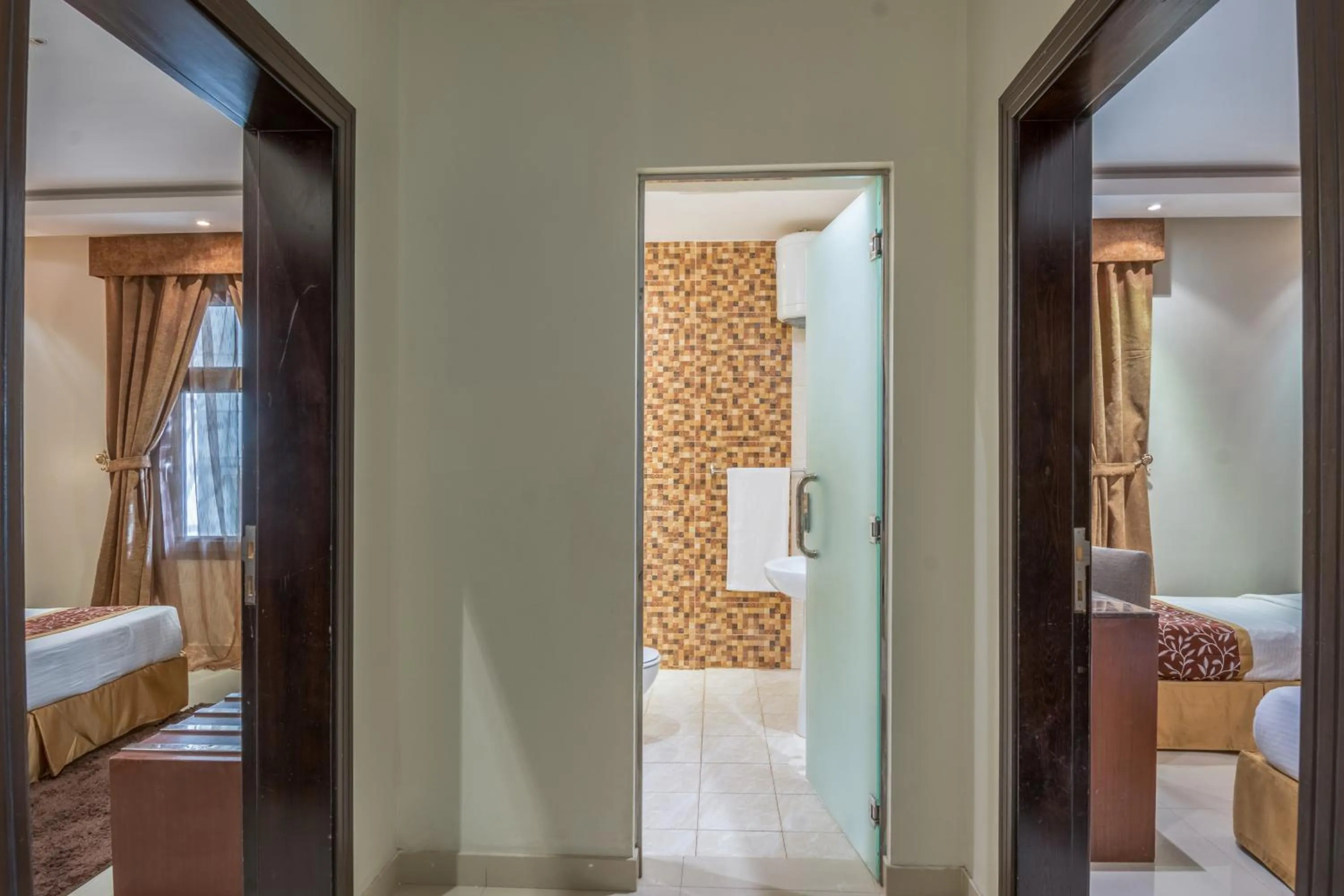 Bathroom, Bed in Al Muhaidb Residence Al Malaz 1