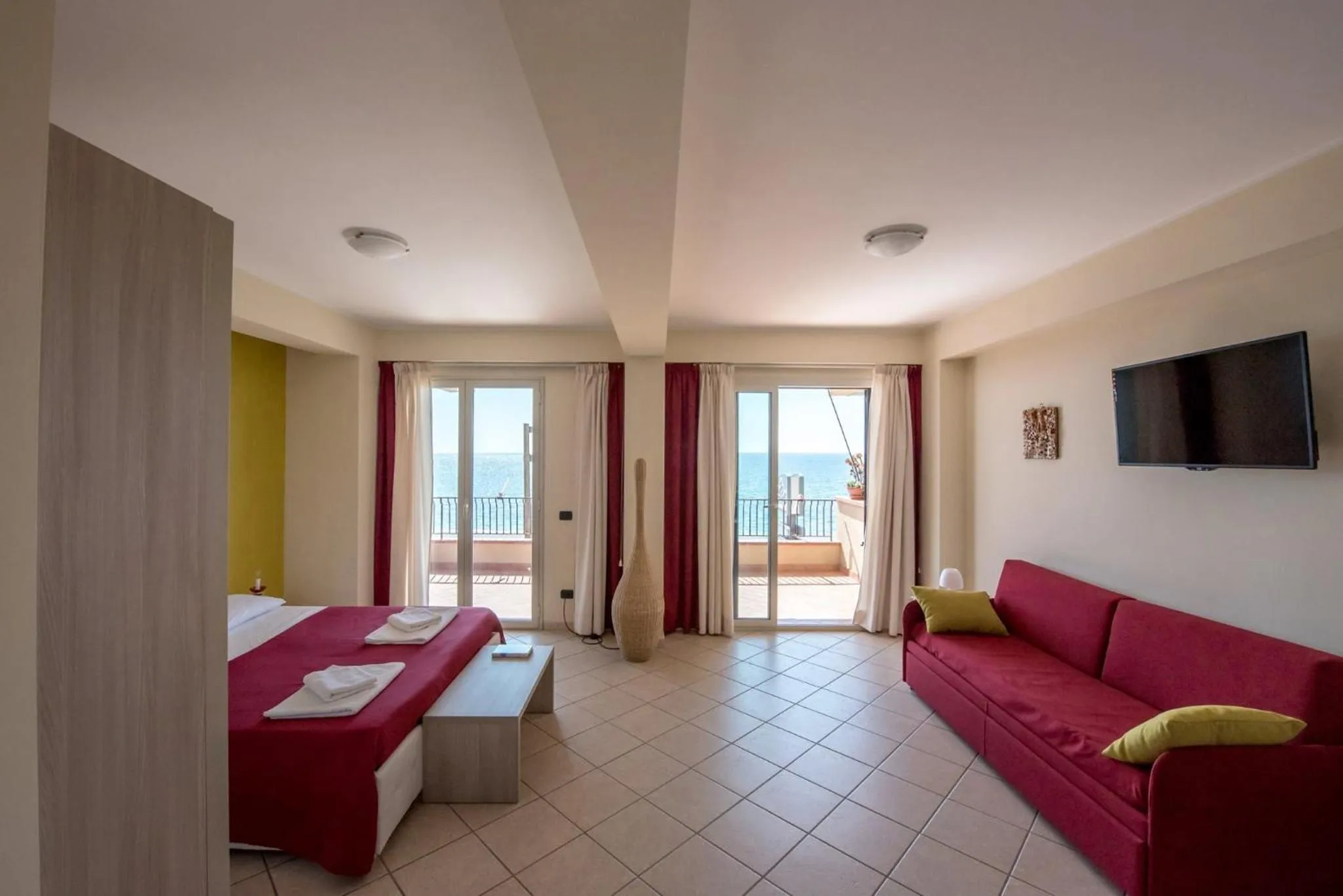 Shower, Bed in B&B La Sirena