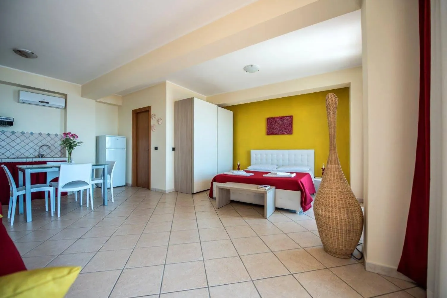 Shower, Bed in B&B La Sirena