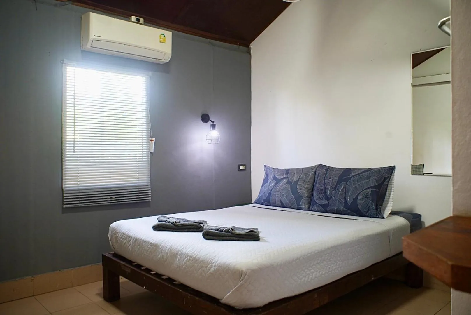 Bed in Adang Sea Divers & Eco Lodge