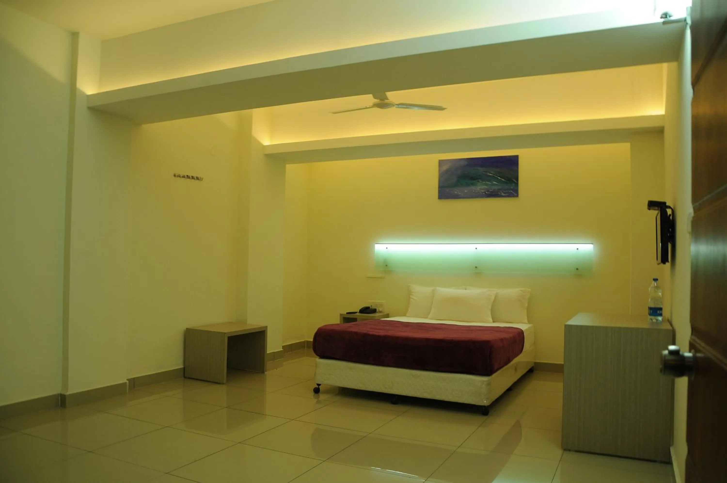 Photo of the whole room in Cinnamon Residency