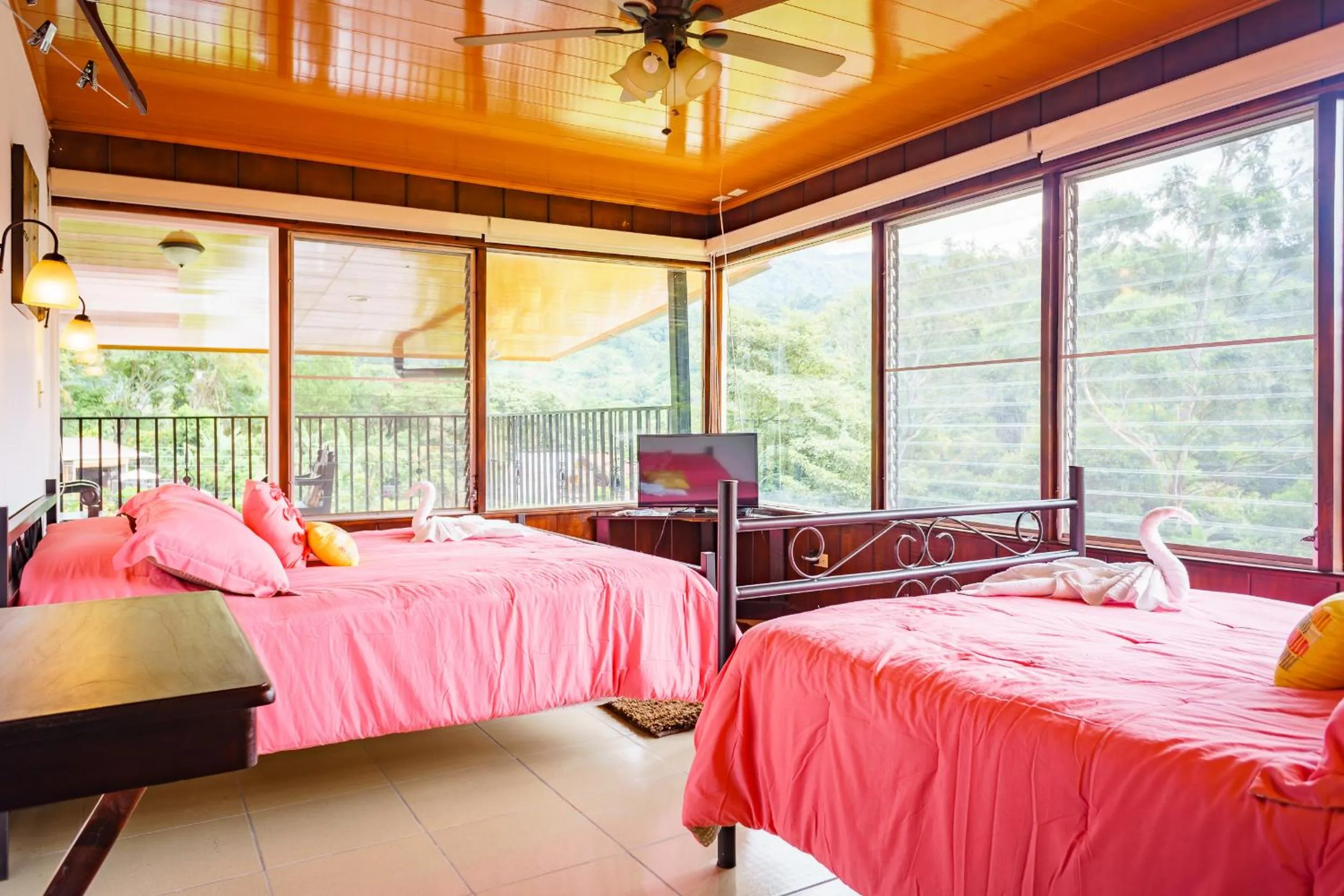 Balcony/Terrace, Bed in Hotel Central Boquete