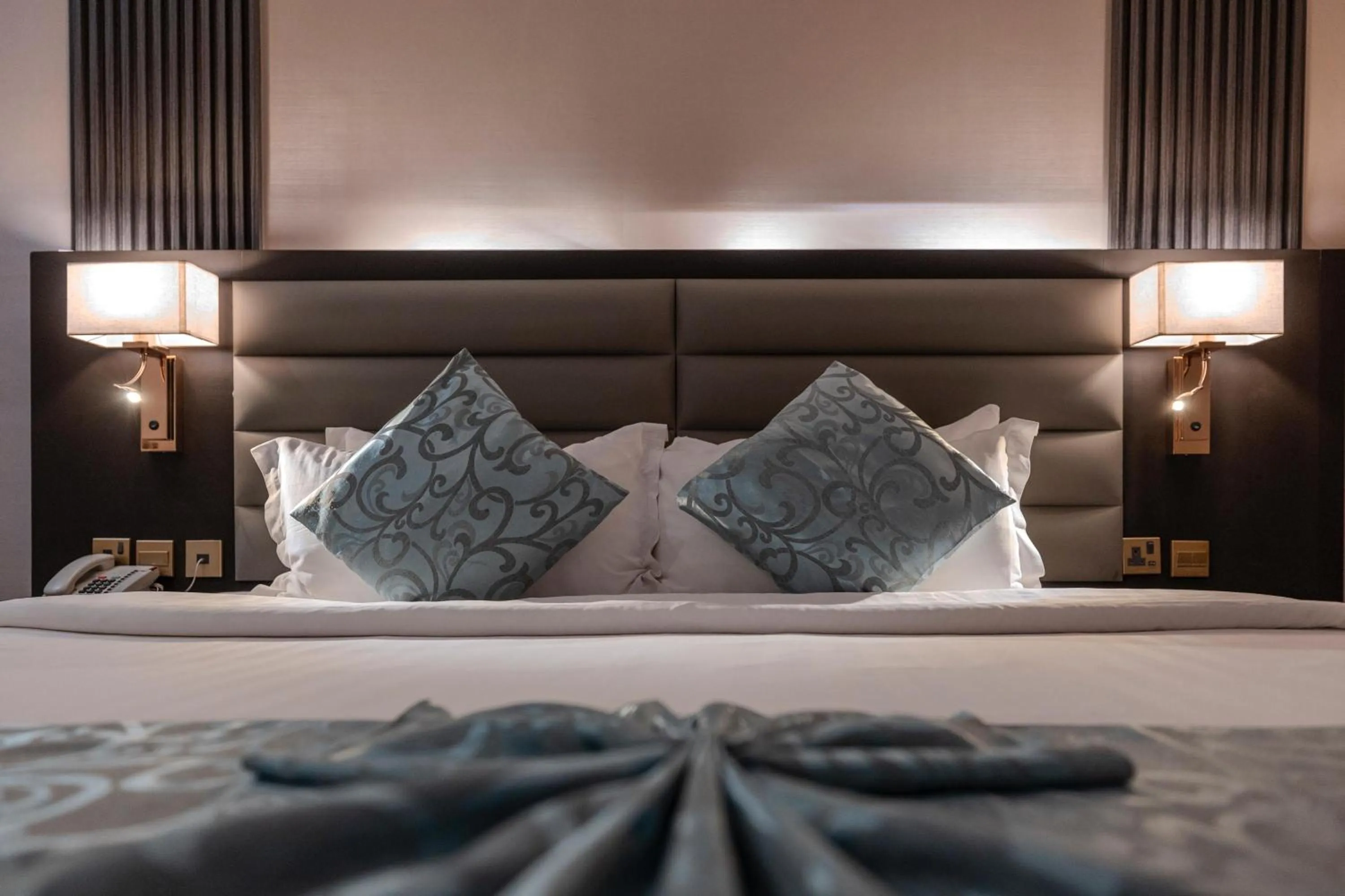 Bed in Sama Inn Hotel