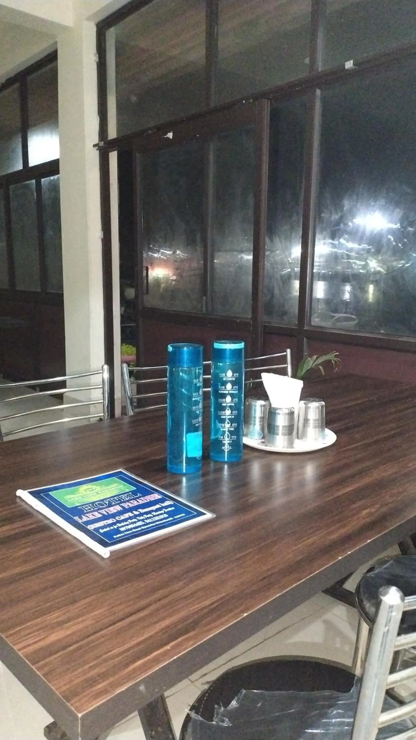 Restaurant/places to eat in Hotel Lake View Paradise