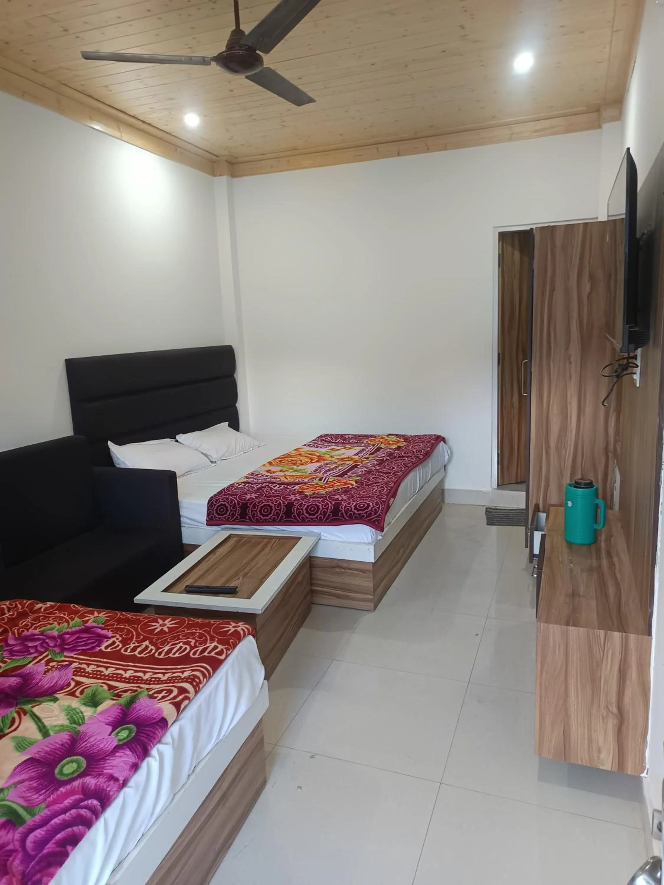 Photo of the whole room, Bed in Hotel Lake View Paradise