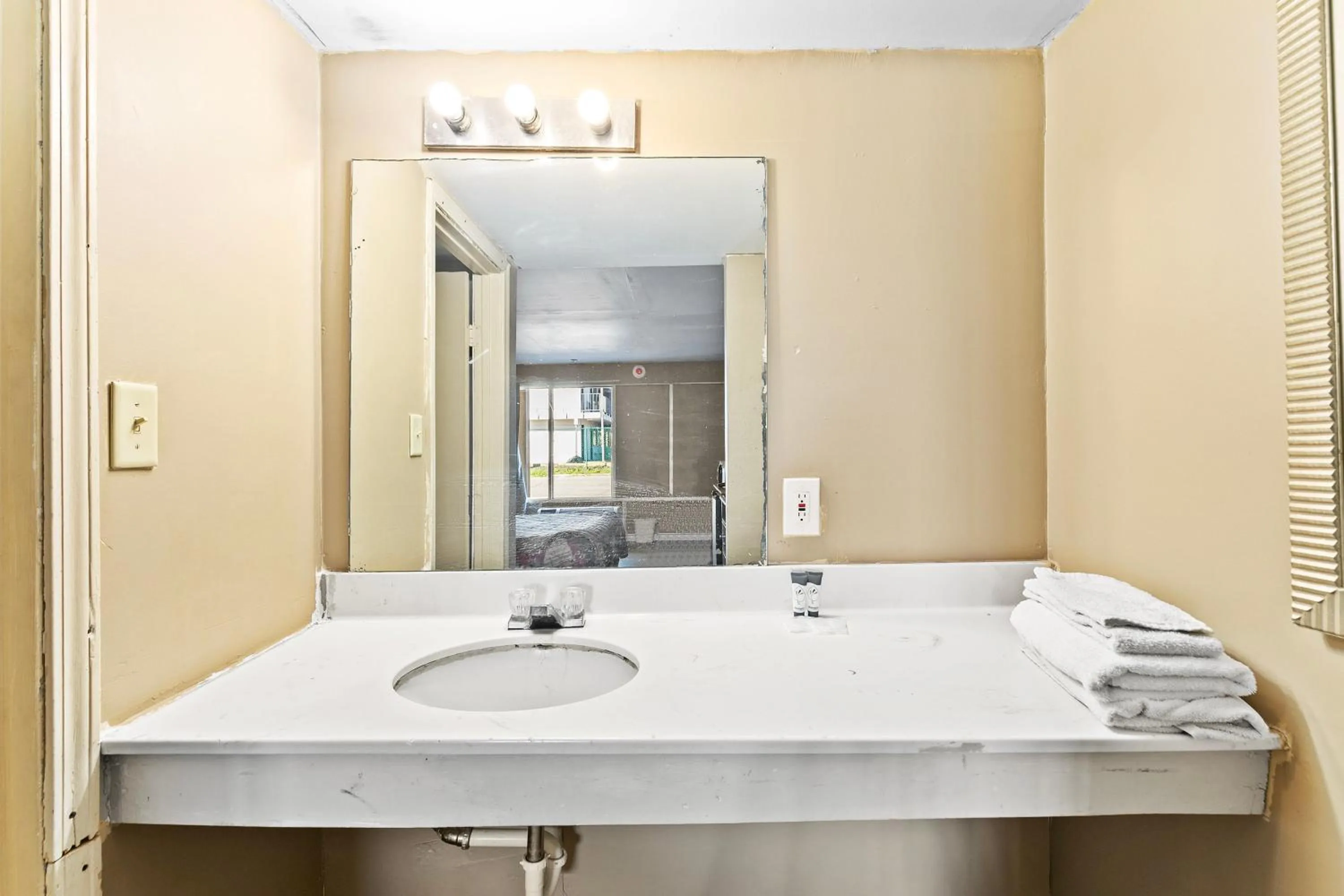 Bathroom in Luxury Inn By Hotel O Hattiesburg M S