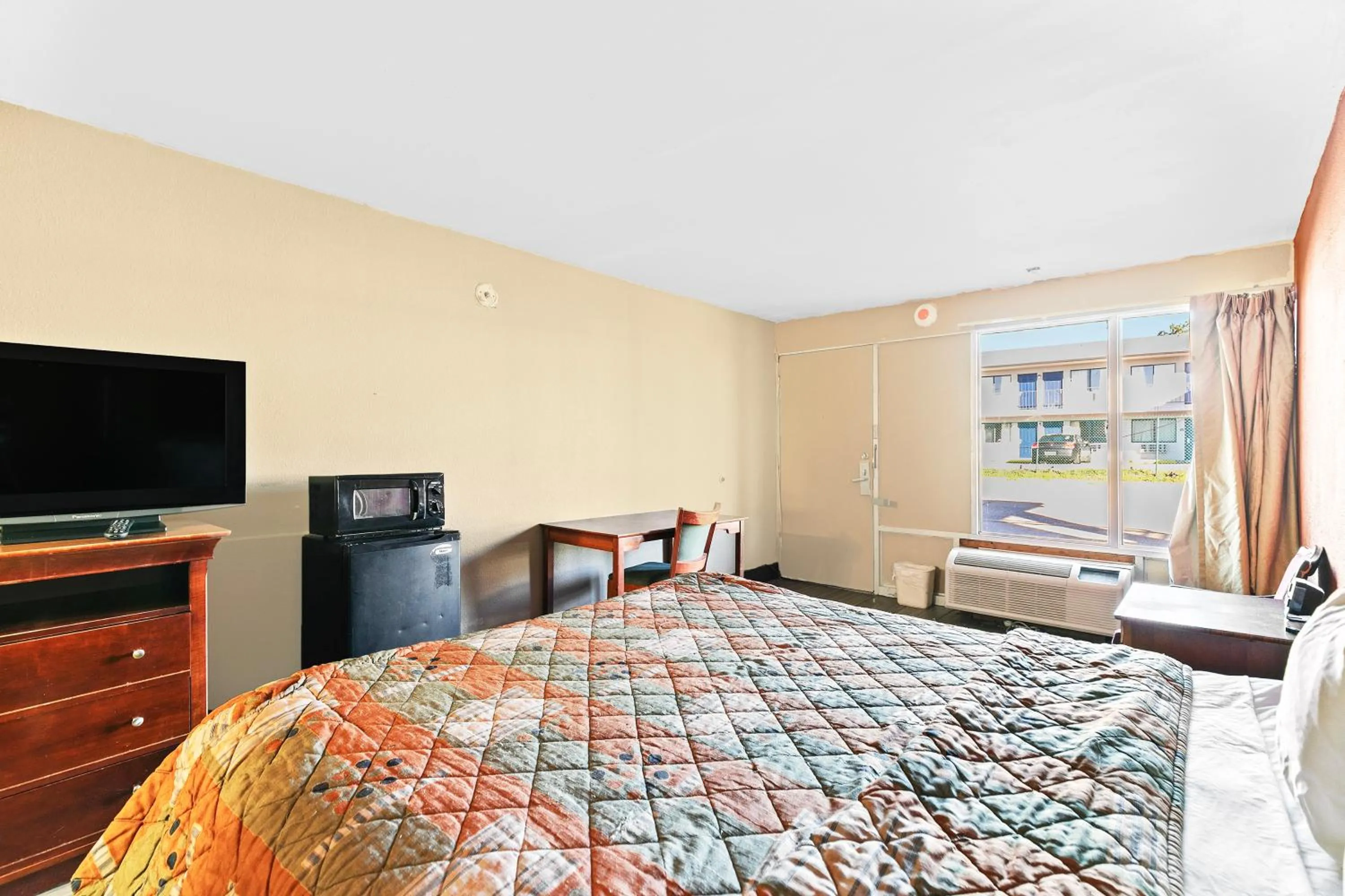 Bedroom, Bed in Luxury Inn By Hotel O Hattiesburg M S