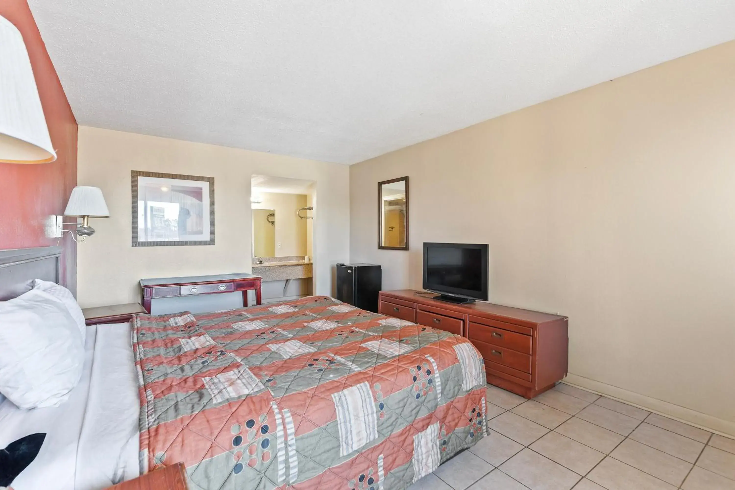 King Bed Non-Smoking in Luxury Inn By Hotel O Hattiesburg M S King Bed Non-Smoking in Luxury Inn By Hotel O Hattiesburg M S