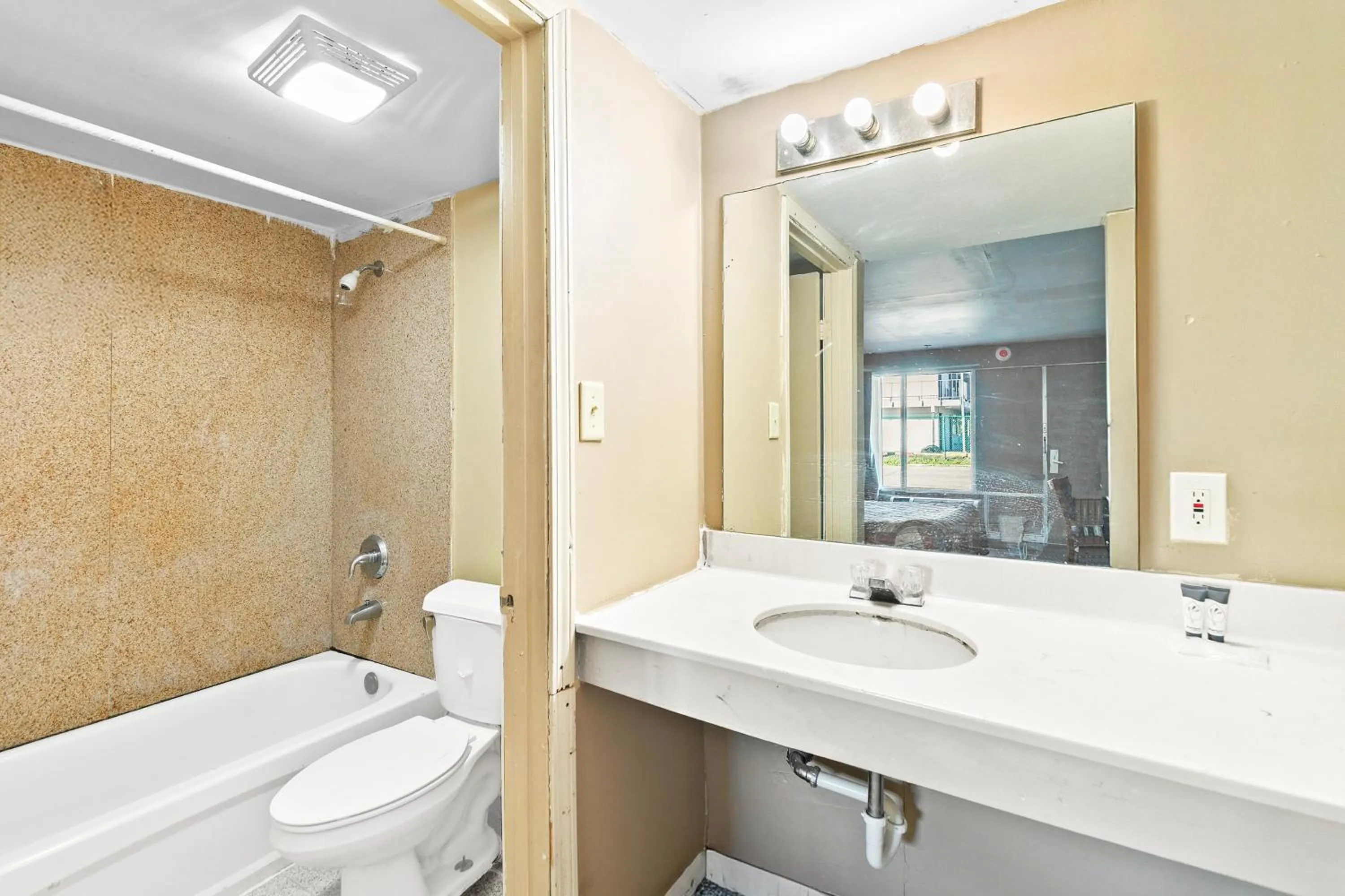 Bathroom in Luxury Inn By Hotel O Hattiesburg M S