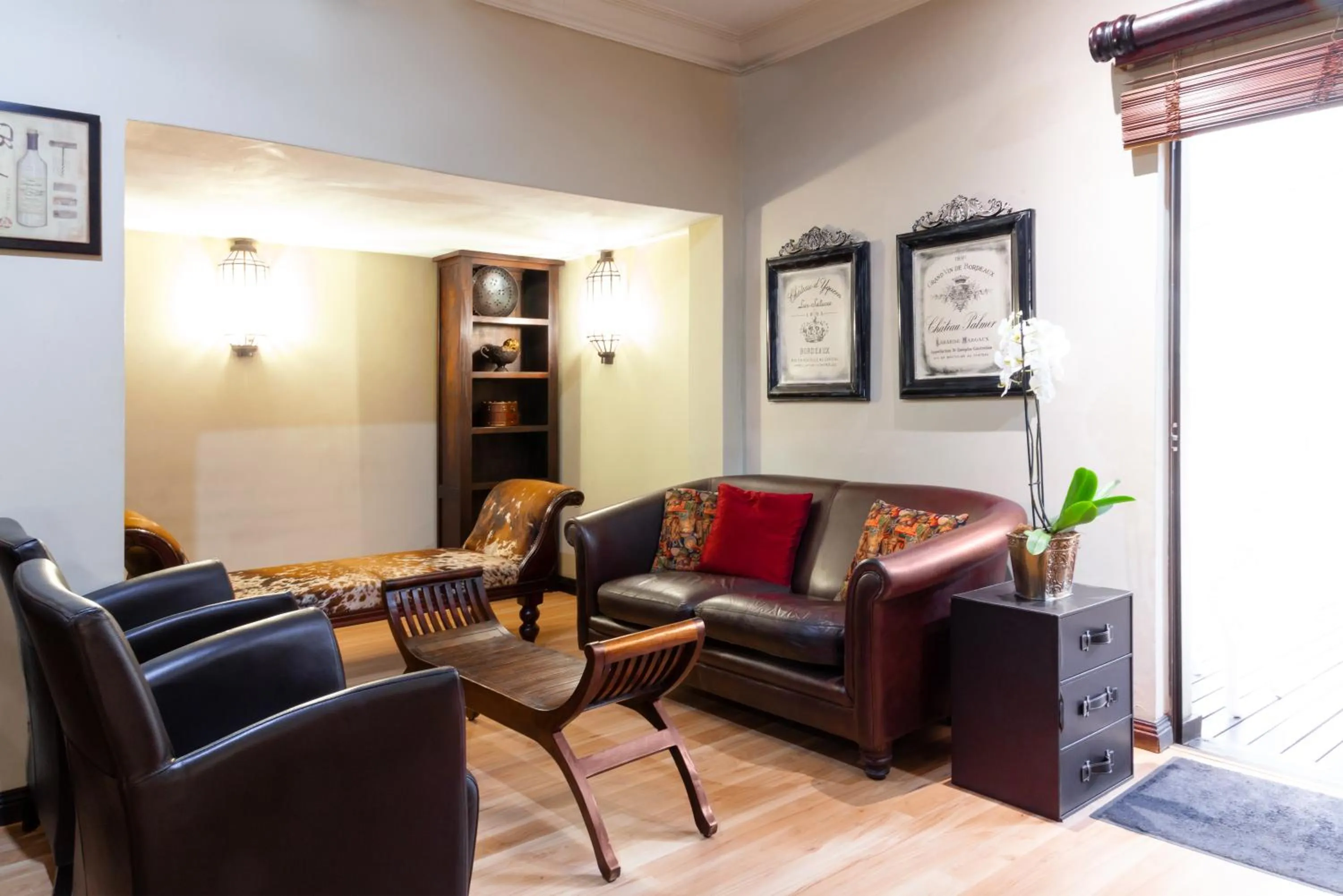 Lounge or bar in InnJoy Boutique Hotel