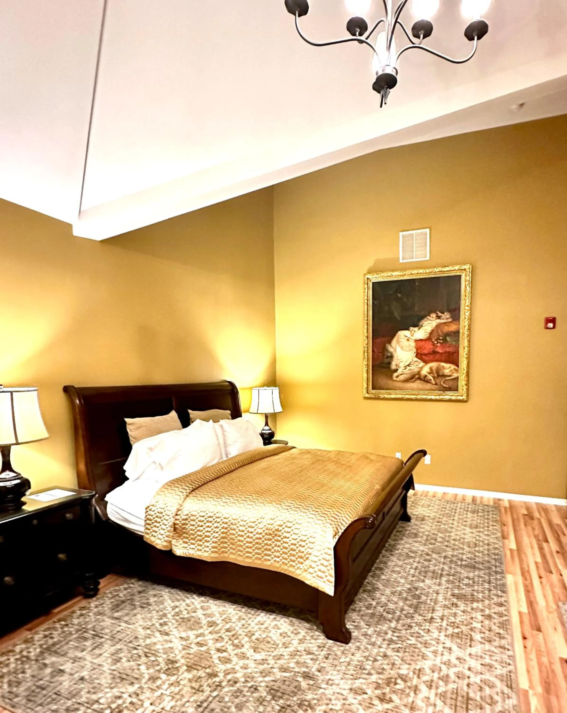 Bed in Inn on Main Hotel