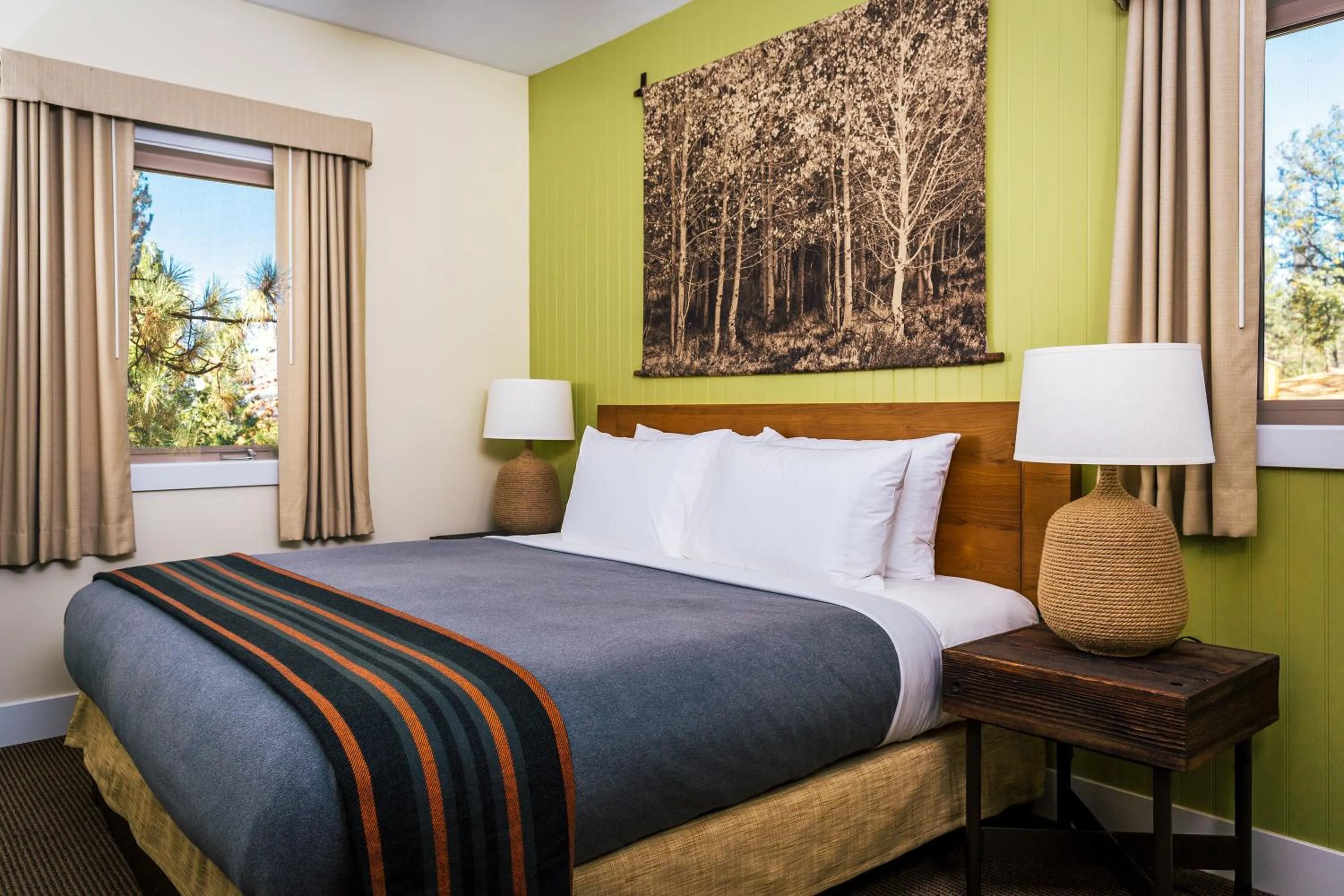 Bed in Rush Creek Lodge at Yosemite