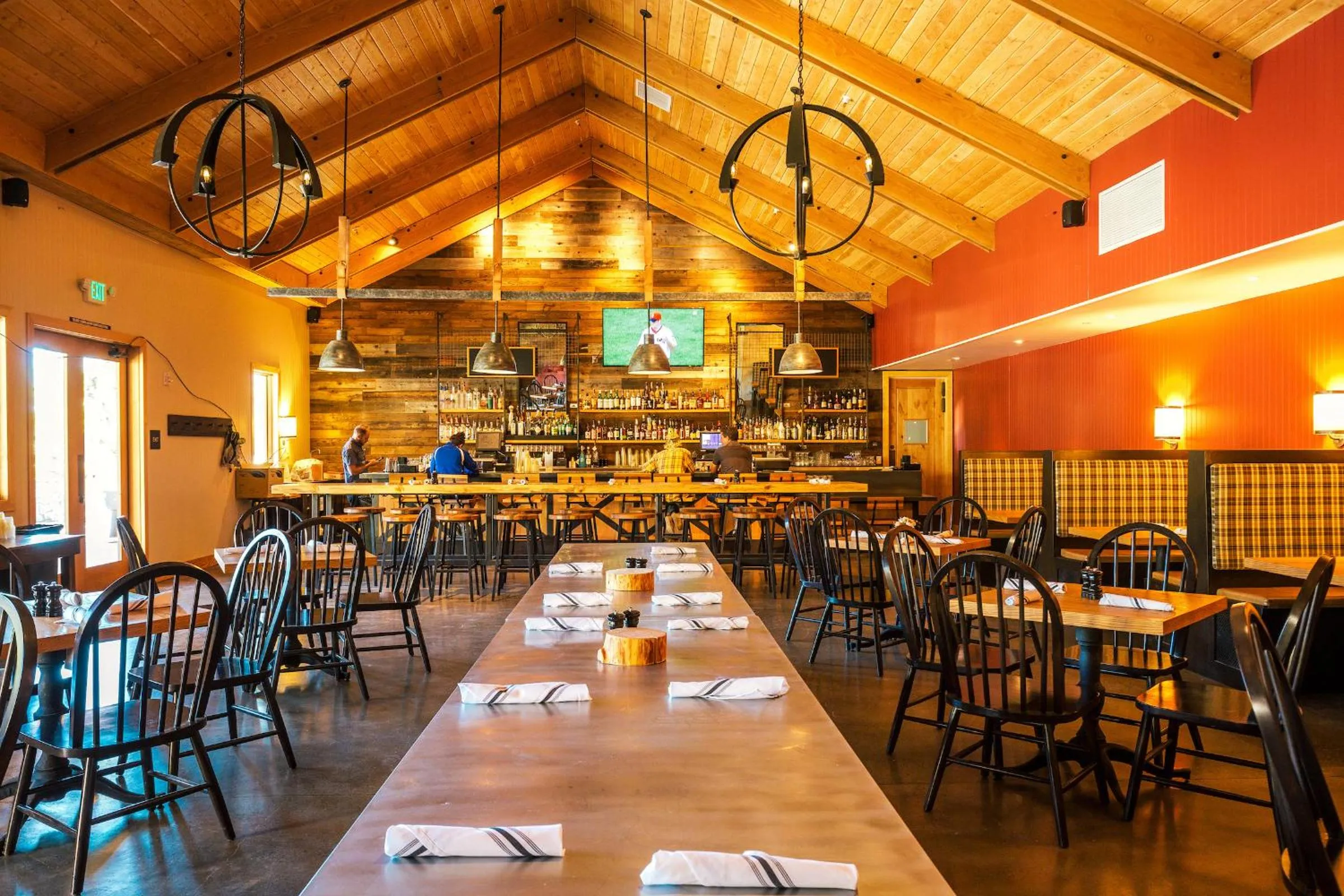 Meeting/conference room in Rush Creek Lodge at Yosemite