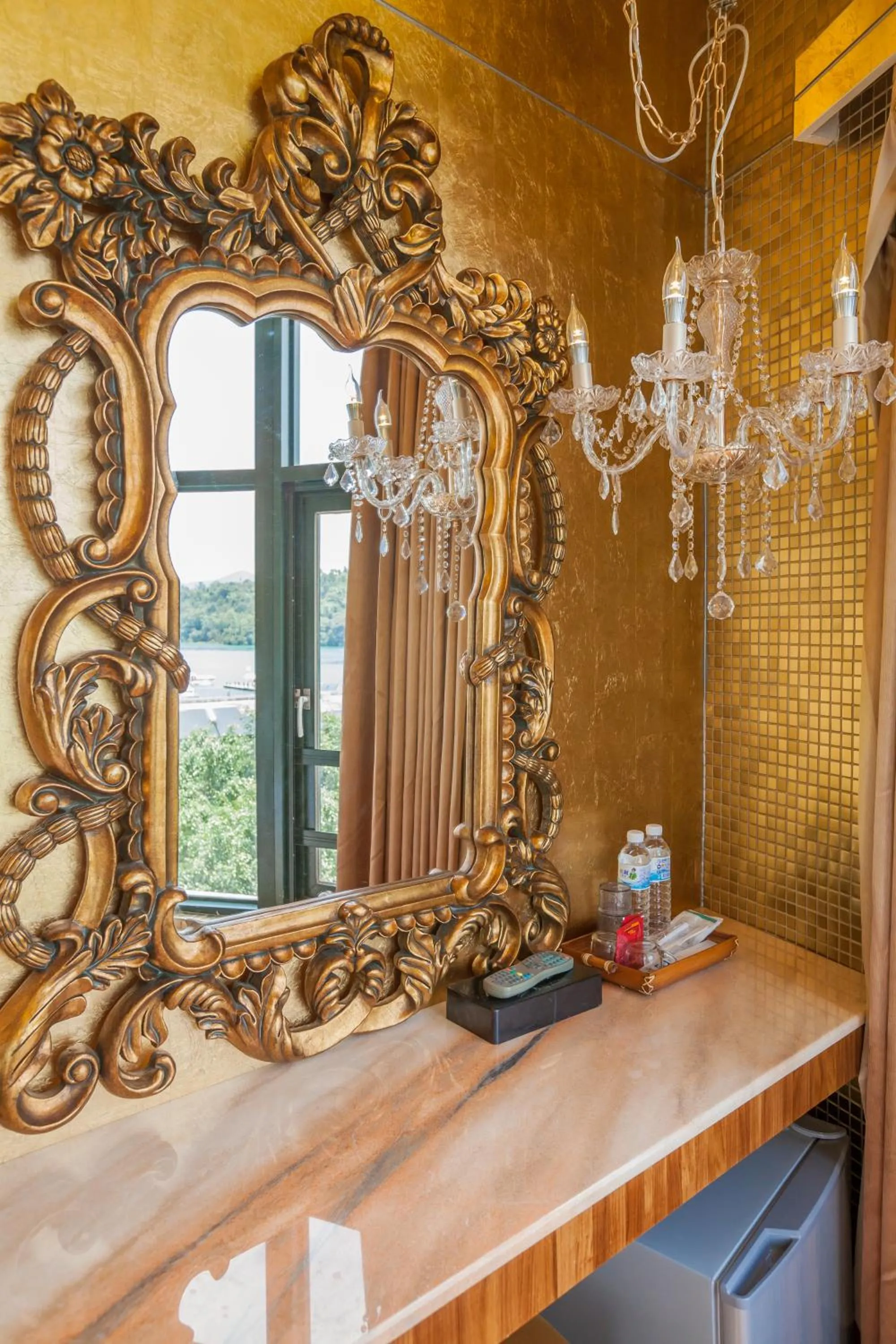 Shuian Lakeside Hotel