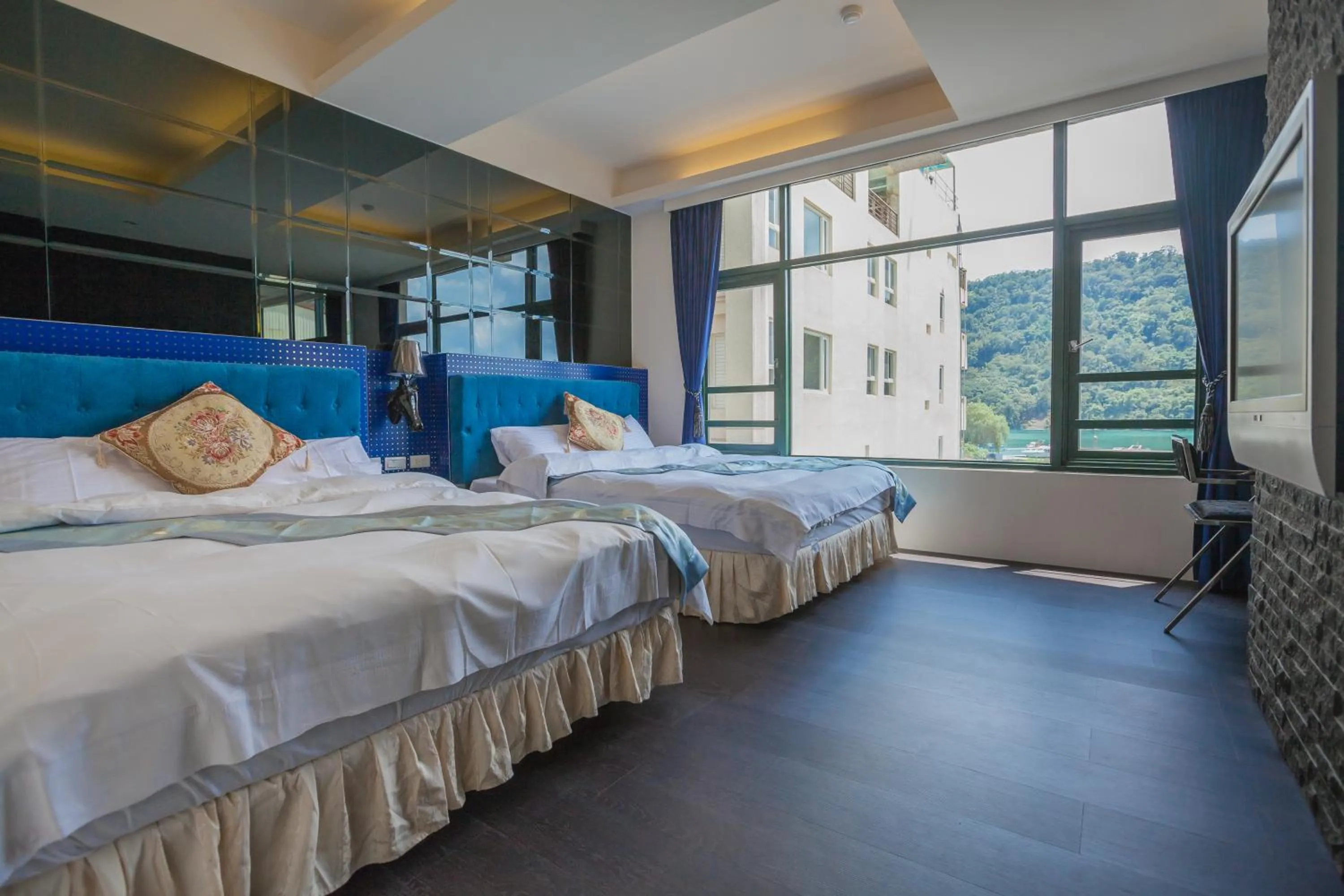 Bed in Shuian Lakeside Hotel