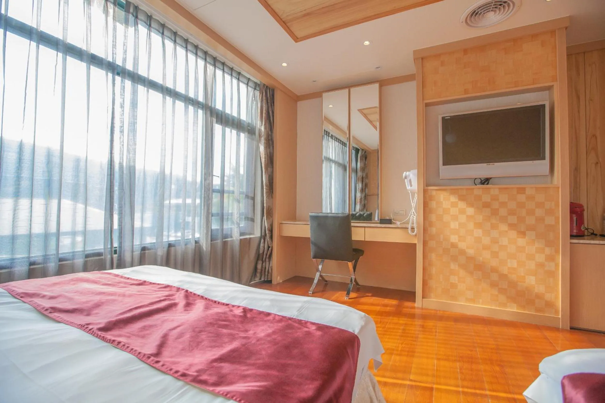 Day, Bed in Shuian Lakeside Hotel