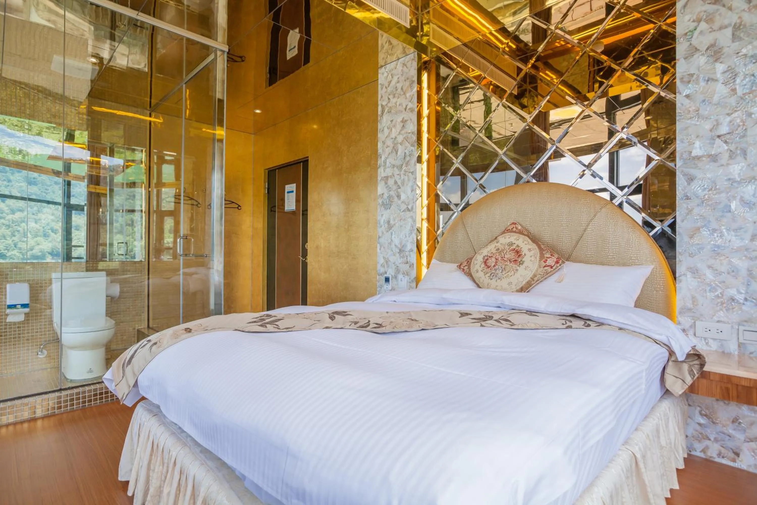 Bed in Shuian Lakeside Hotel